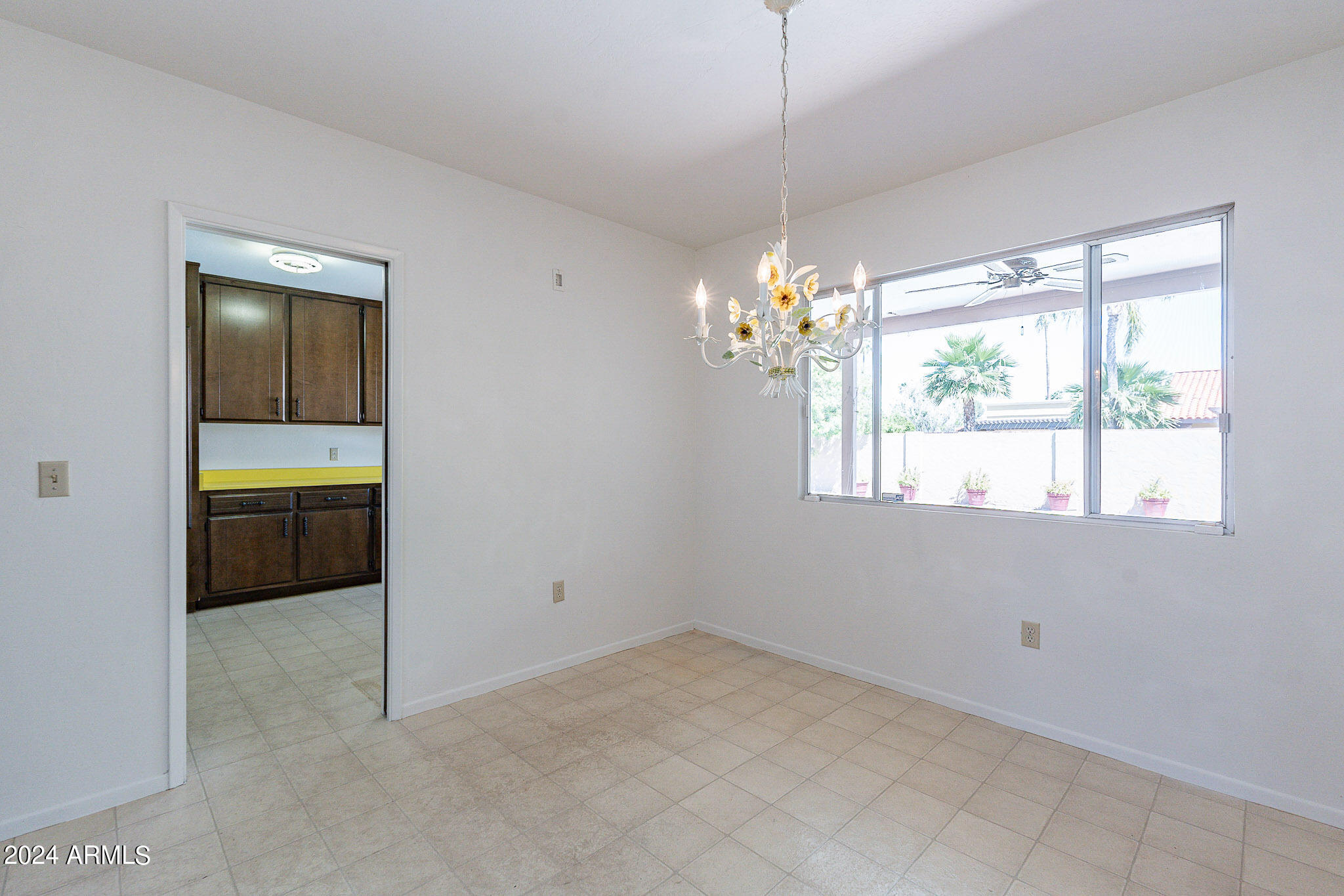 2 E CANTERBURY Court