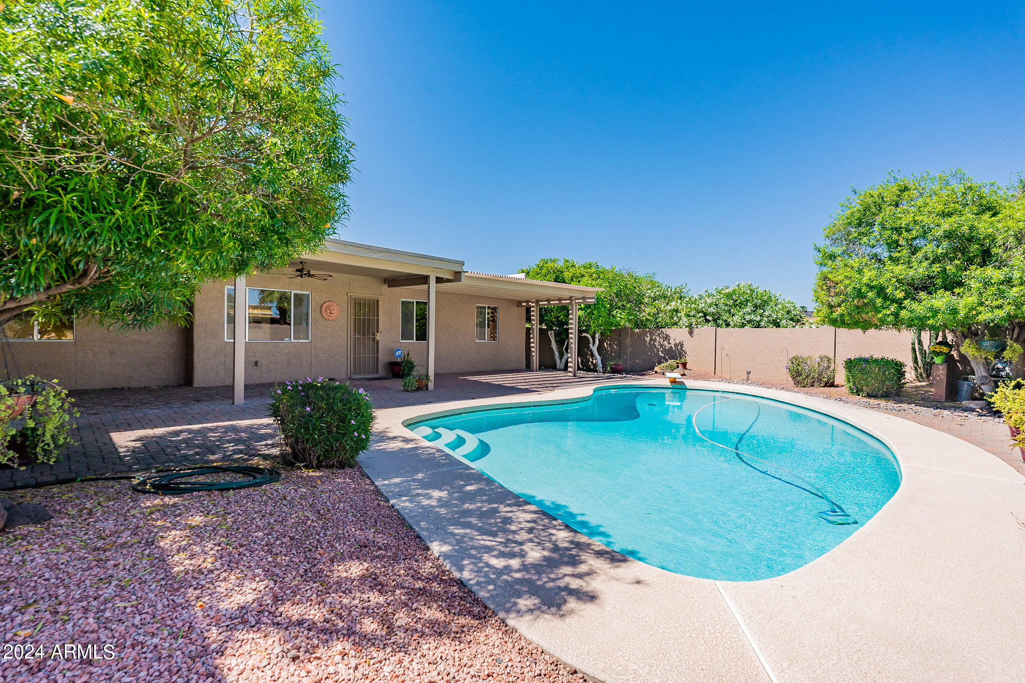 2 E CANTERBURY Court