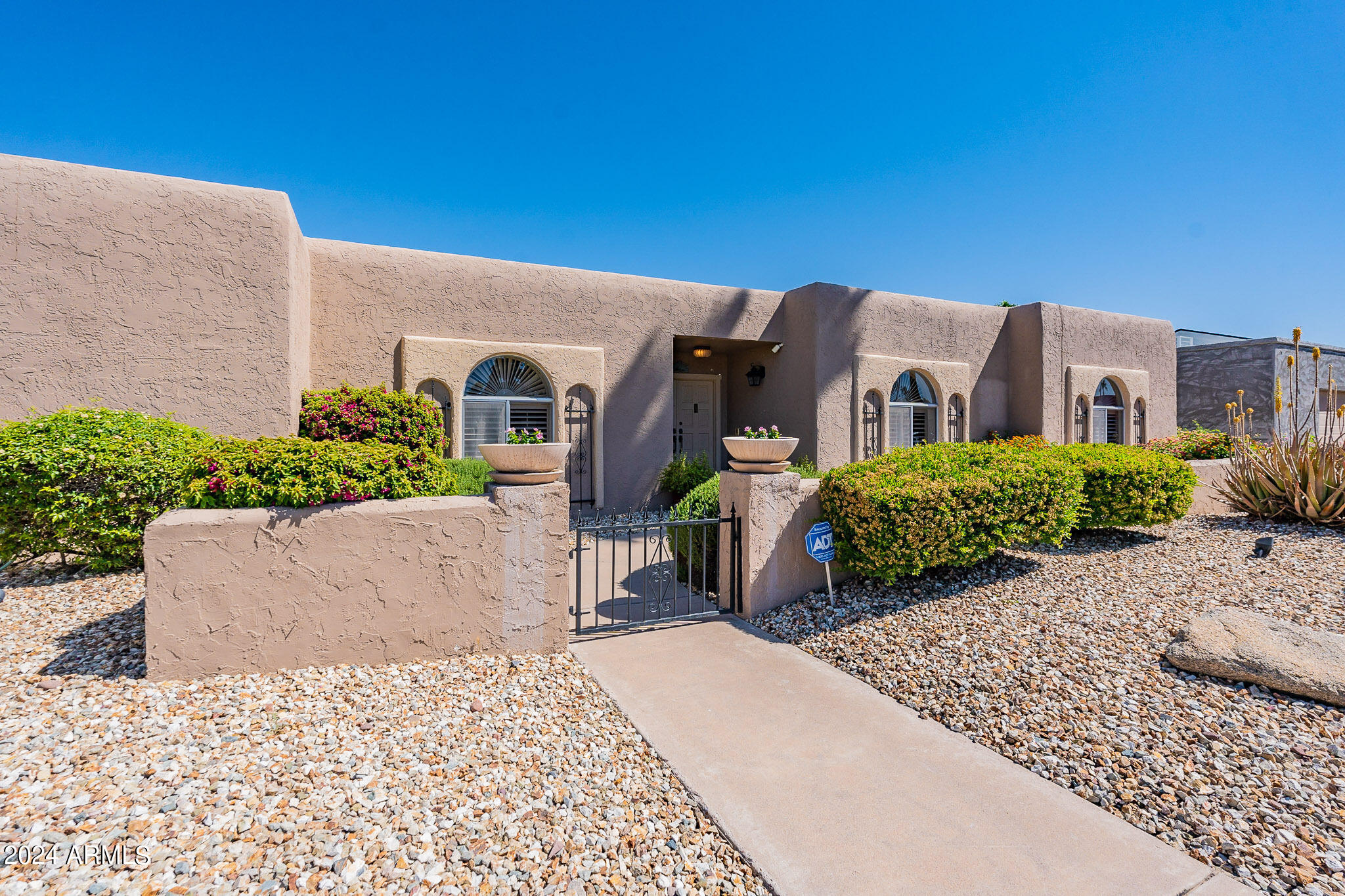 2 E CANTERBURY Court