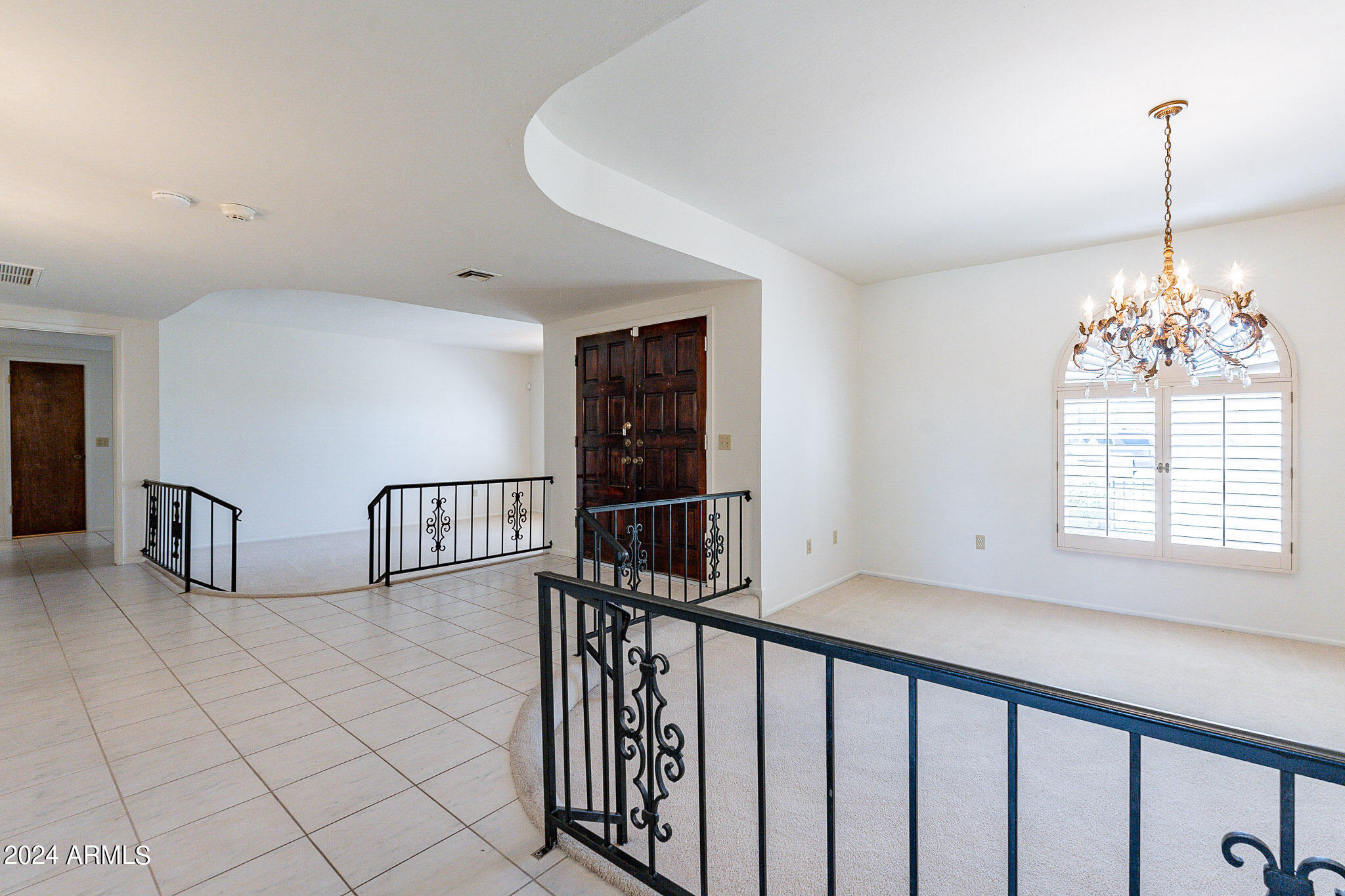 2 E CANTERBURY Court