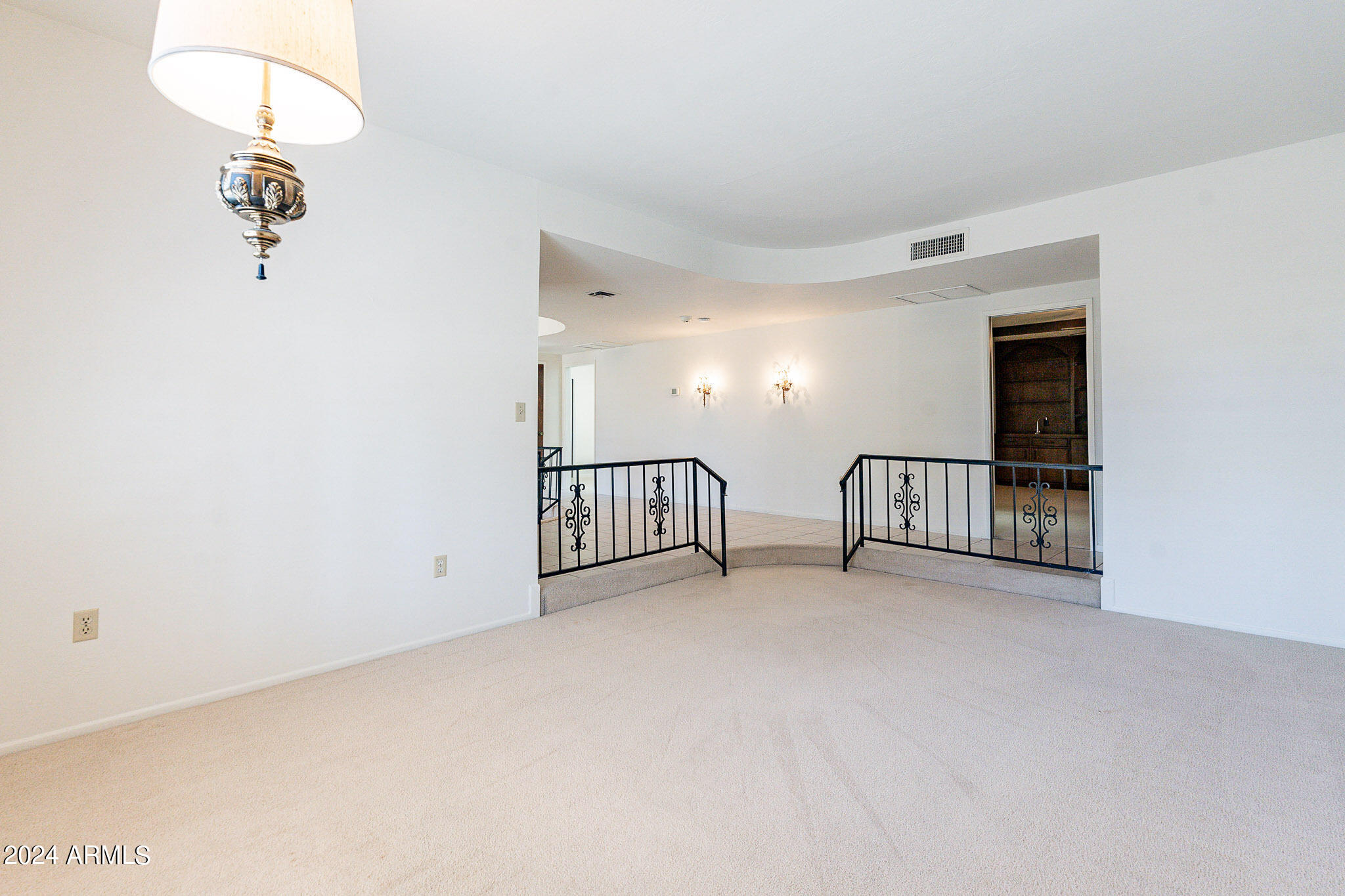 2 E CANTERBURY Court