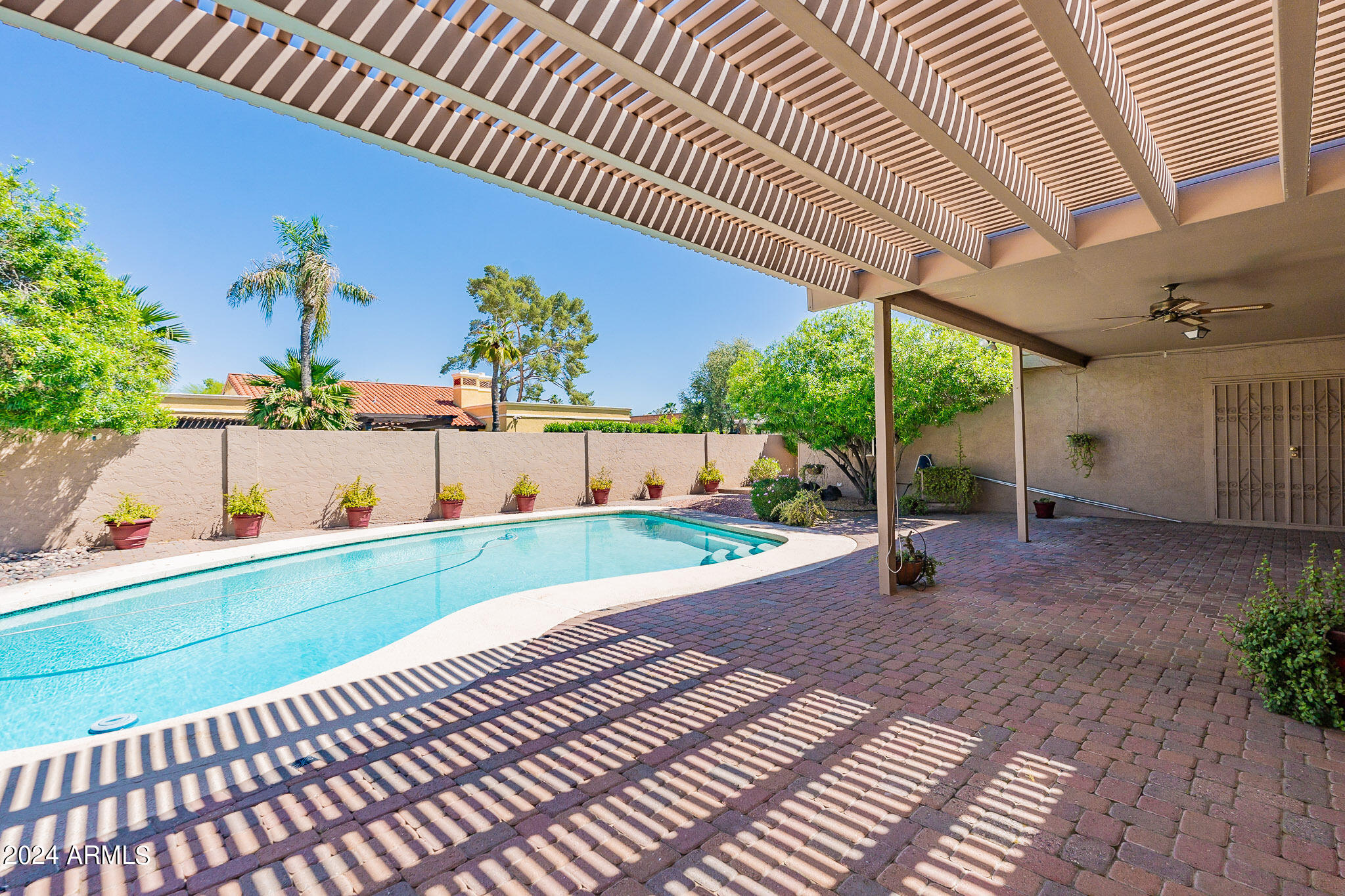 2 E CANTERBURY Court