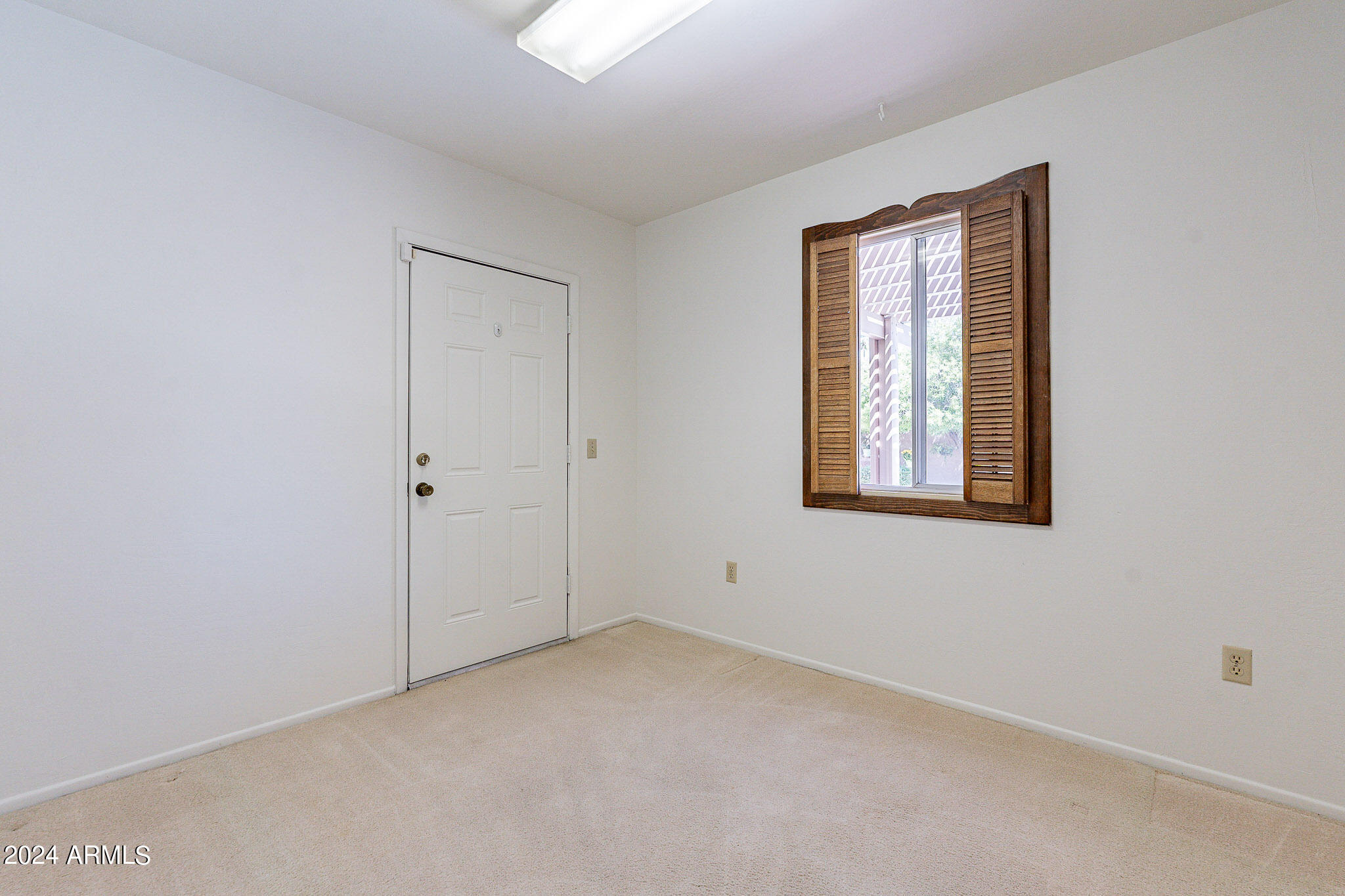 2 E CANTERBURY Court