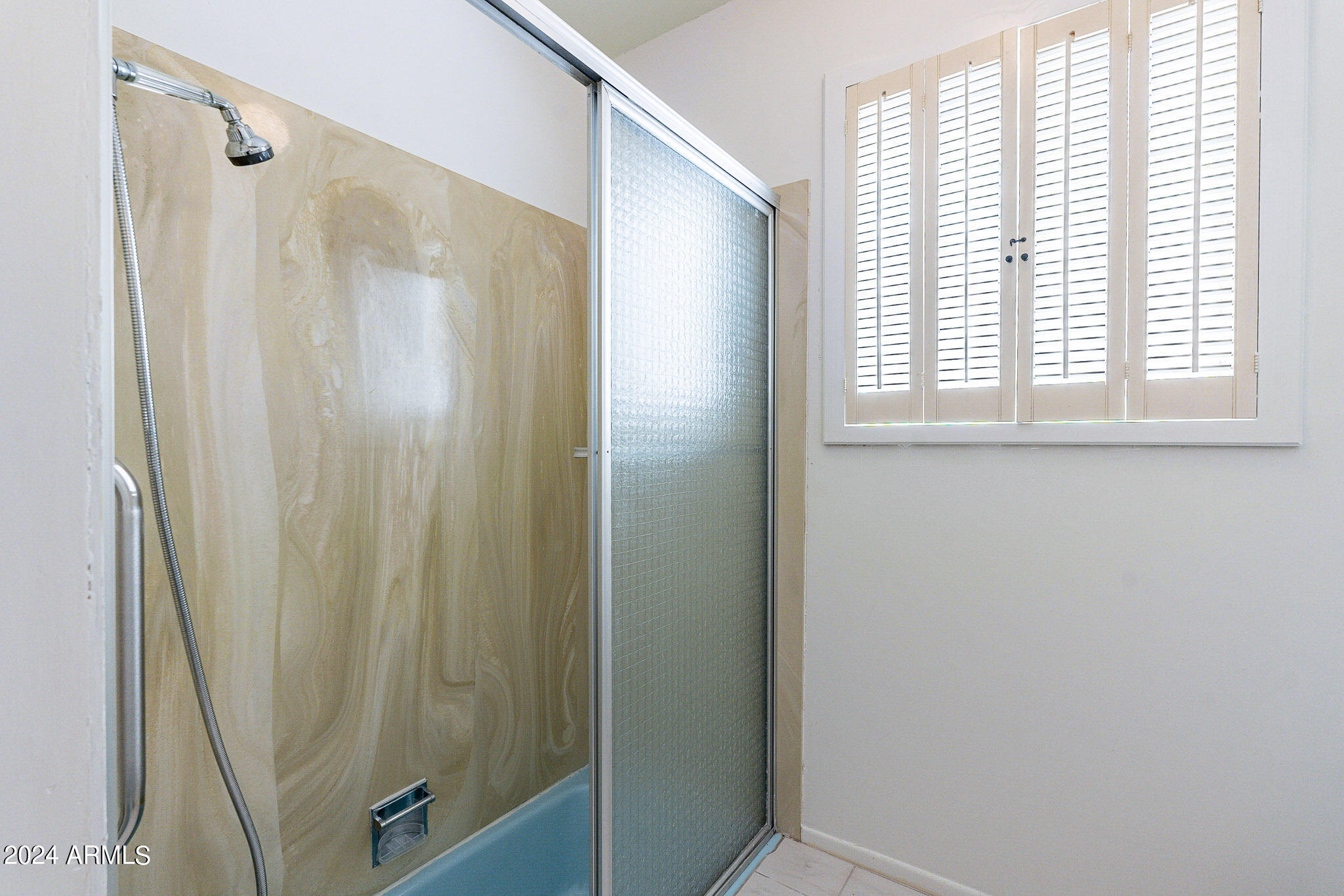 2 E CANTERBURY Court