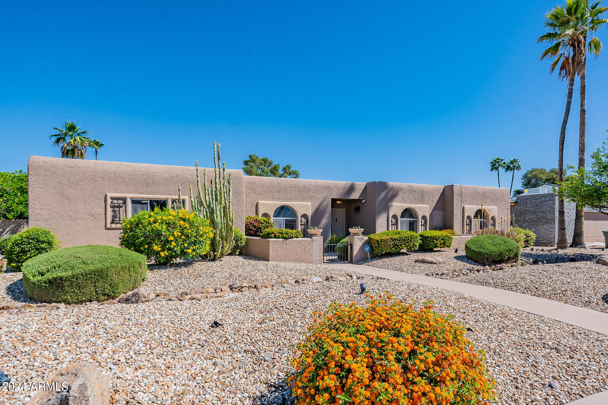 2 E CANTERBURY Court