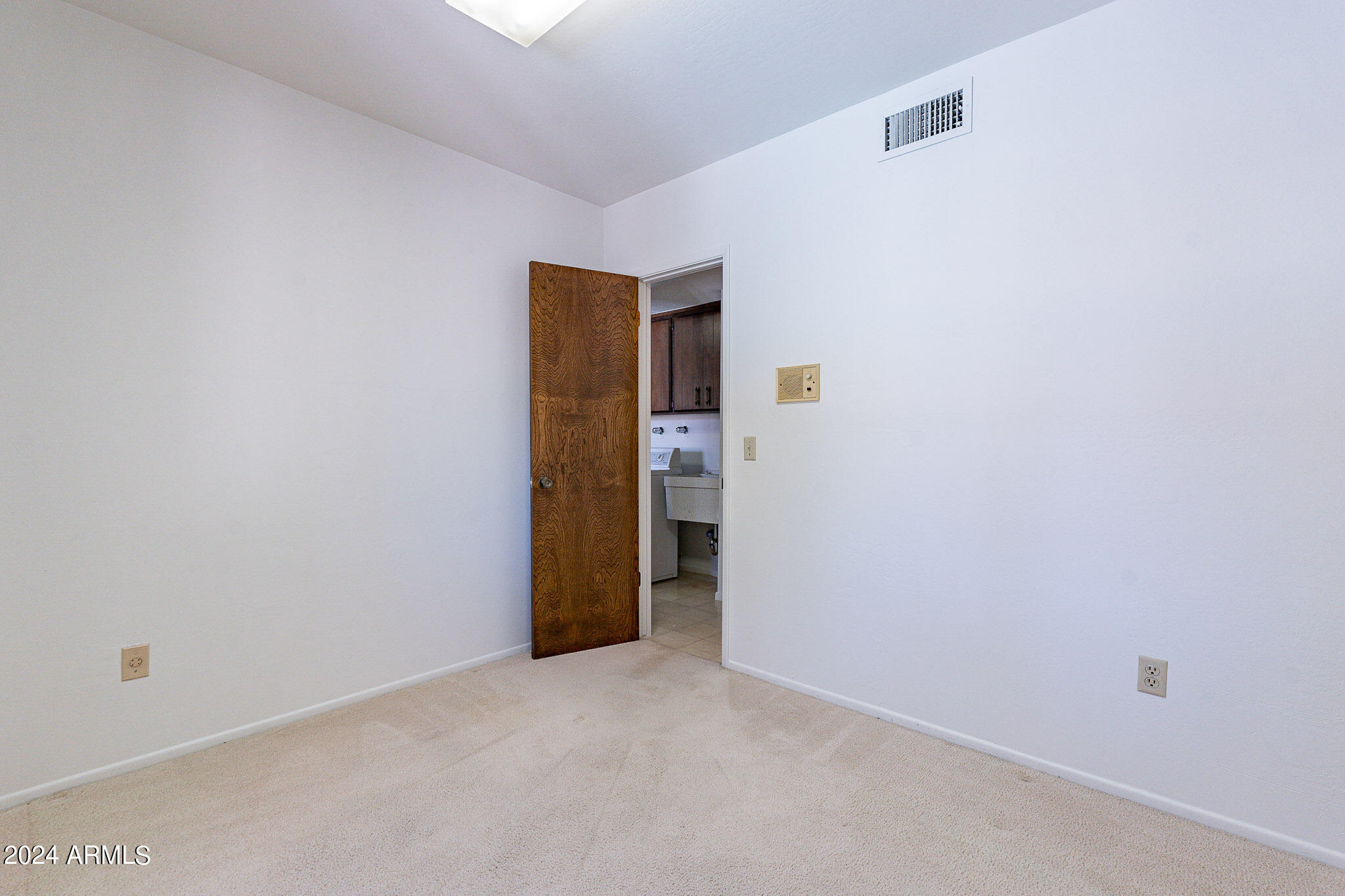 2 E CANTERBURY Court