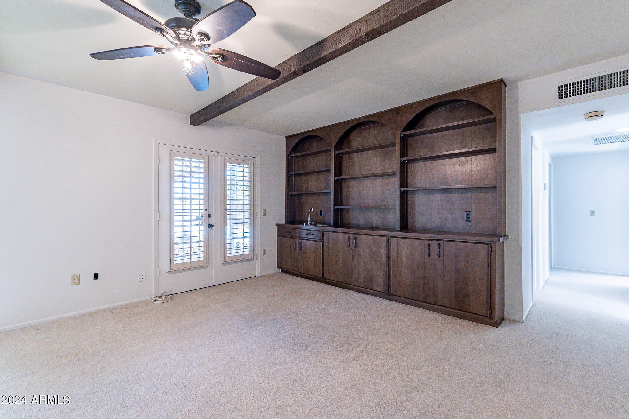 2 E CANTERBURY Court