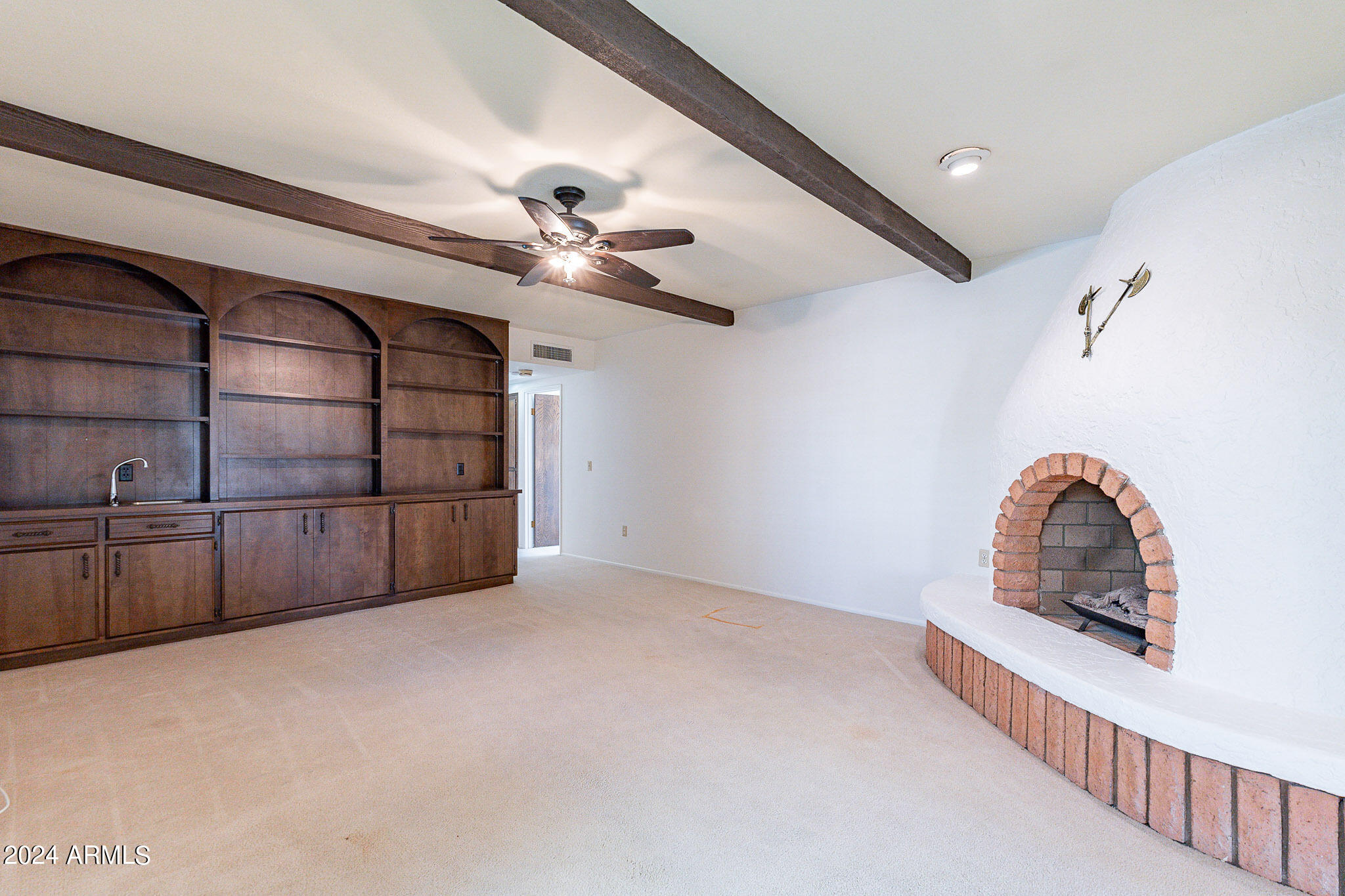 2 E CANTERBURY Court