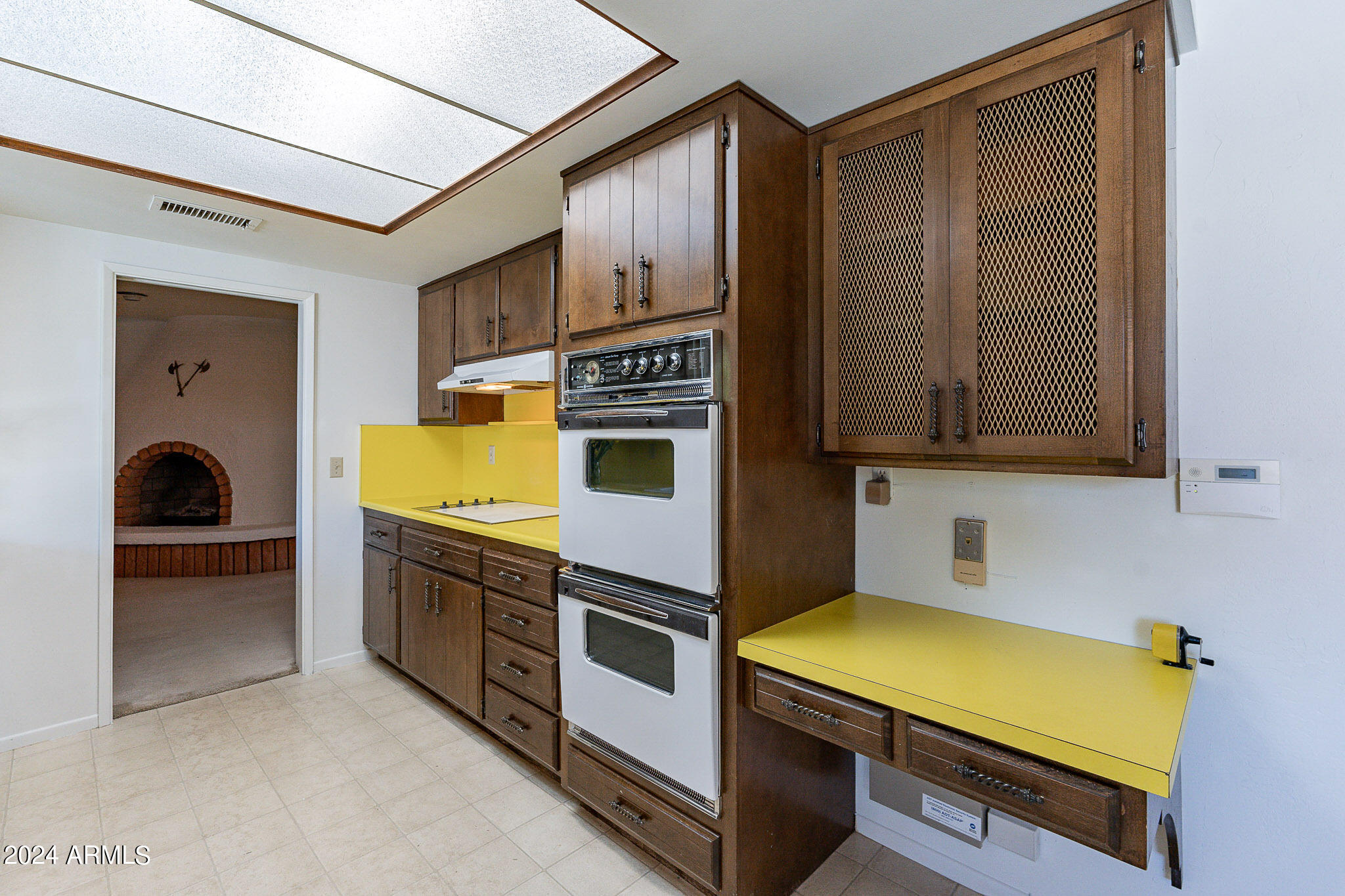 2 E CANTERBURY Court