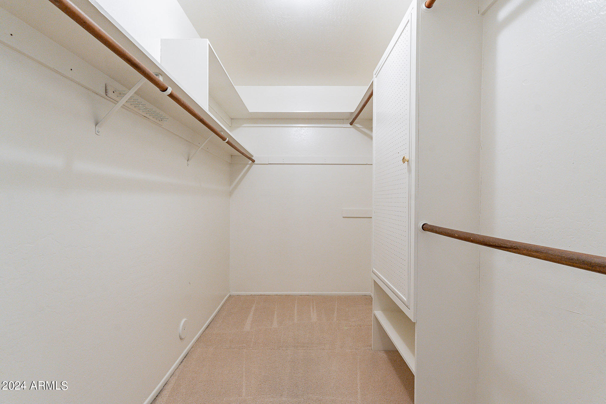 2 E CANTERBURY Court