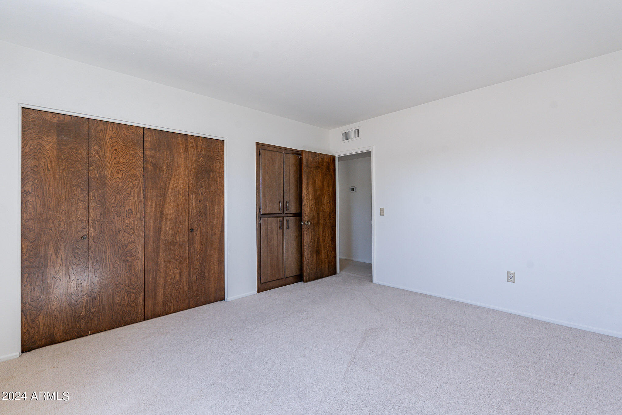 2 E CANTERBURY Court