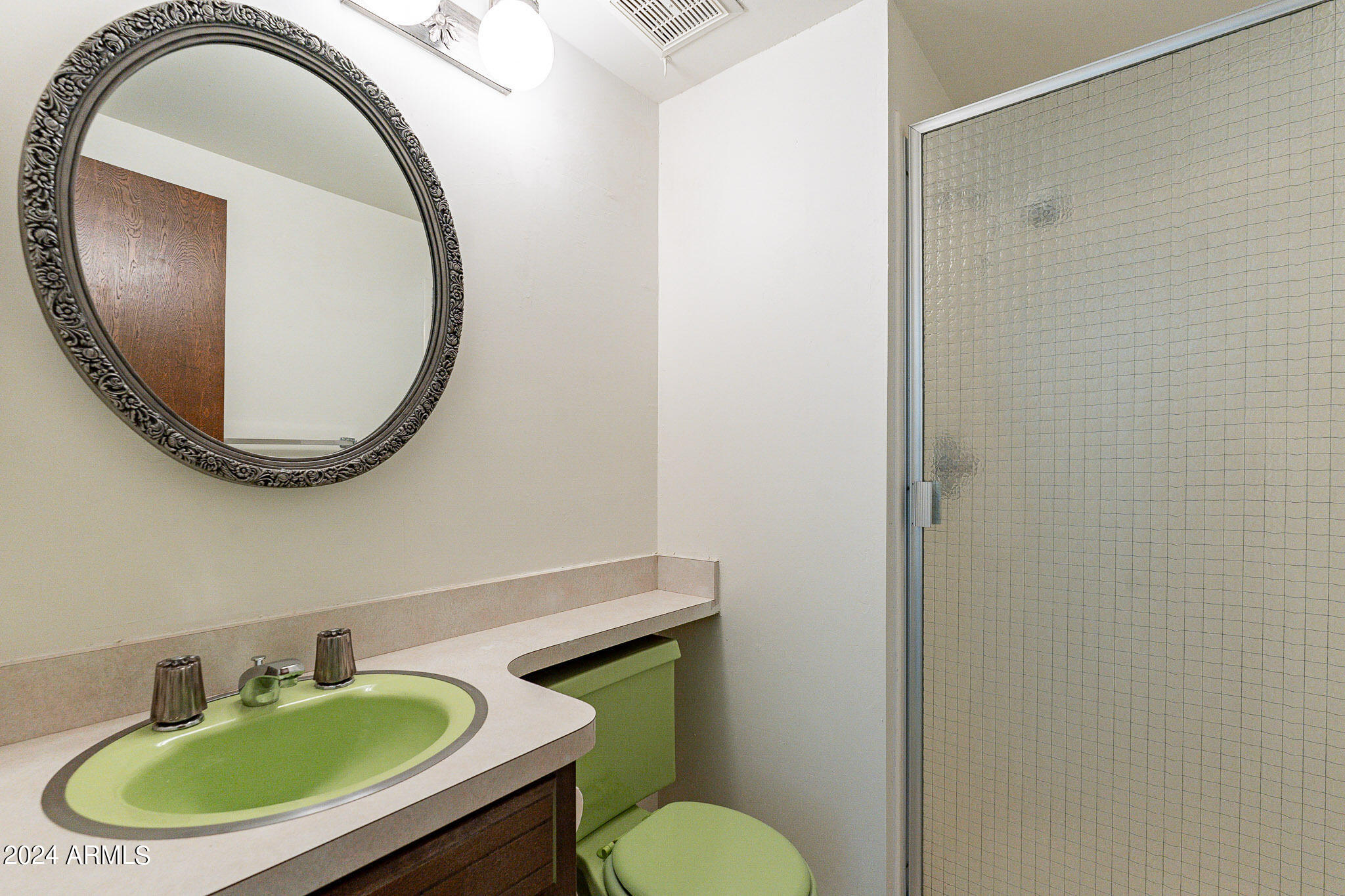 2 E CANTERBURY Court