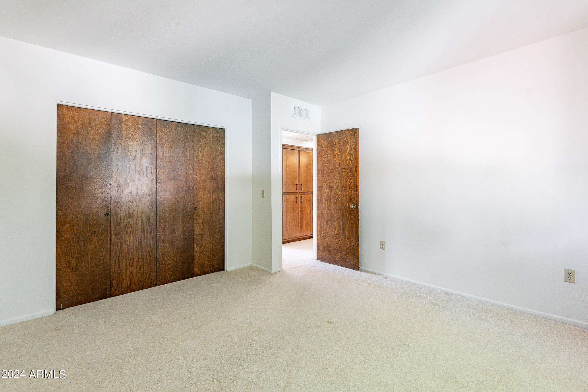 2 E CANTERBURY Court