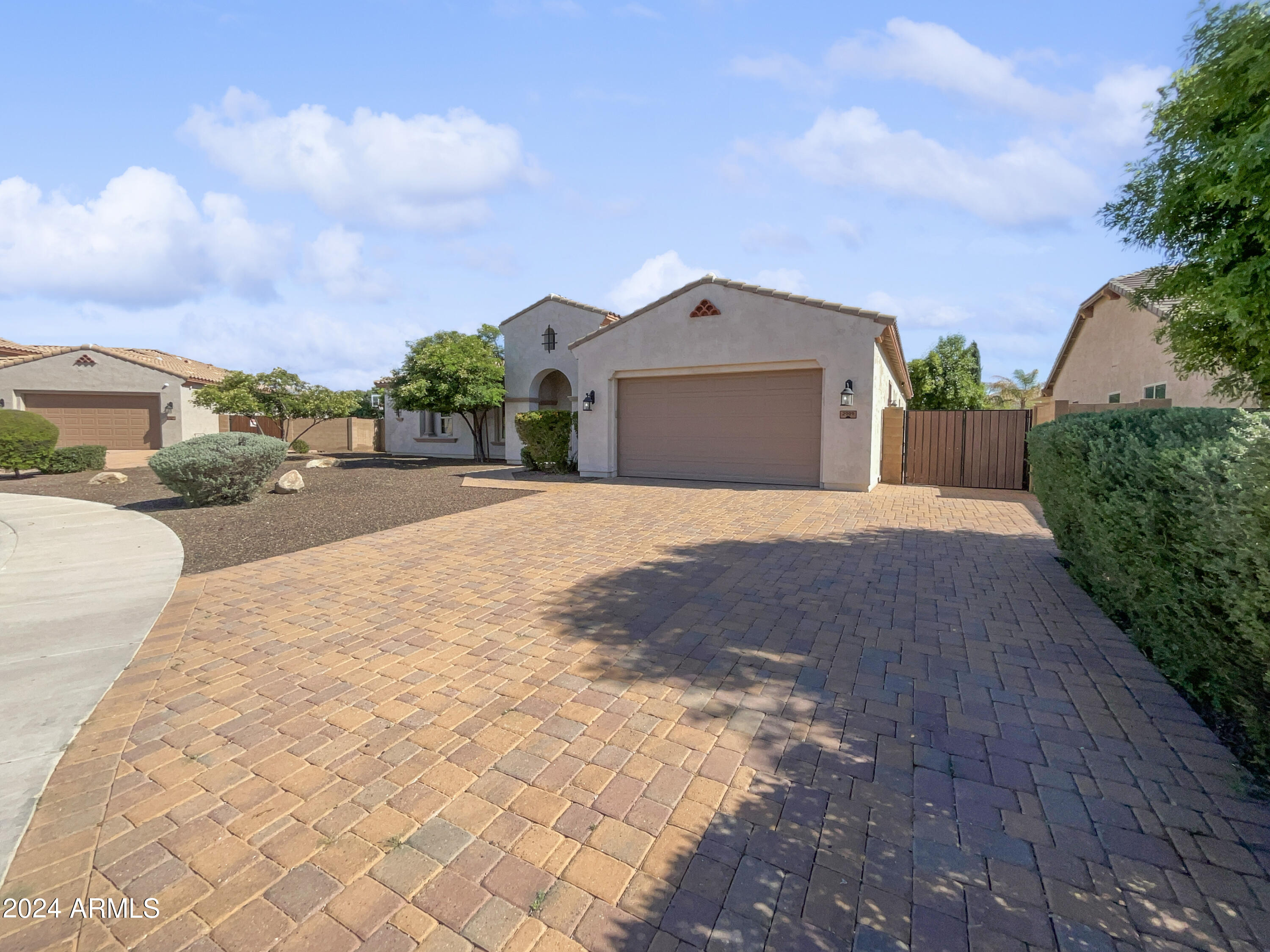 2909 E WILDHORSE Drive