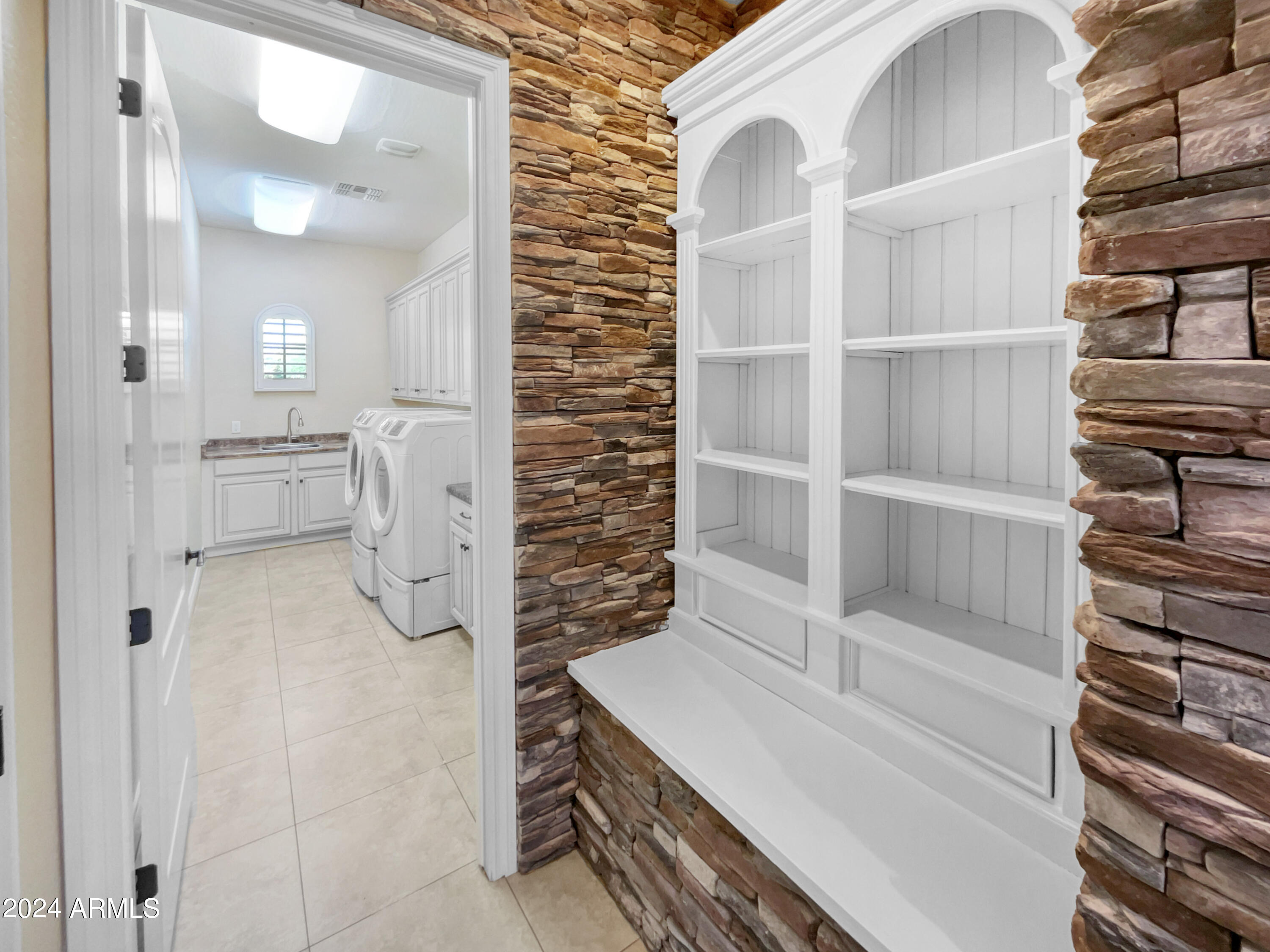 2909 E WILDHORSE Drive