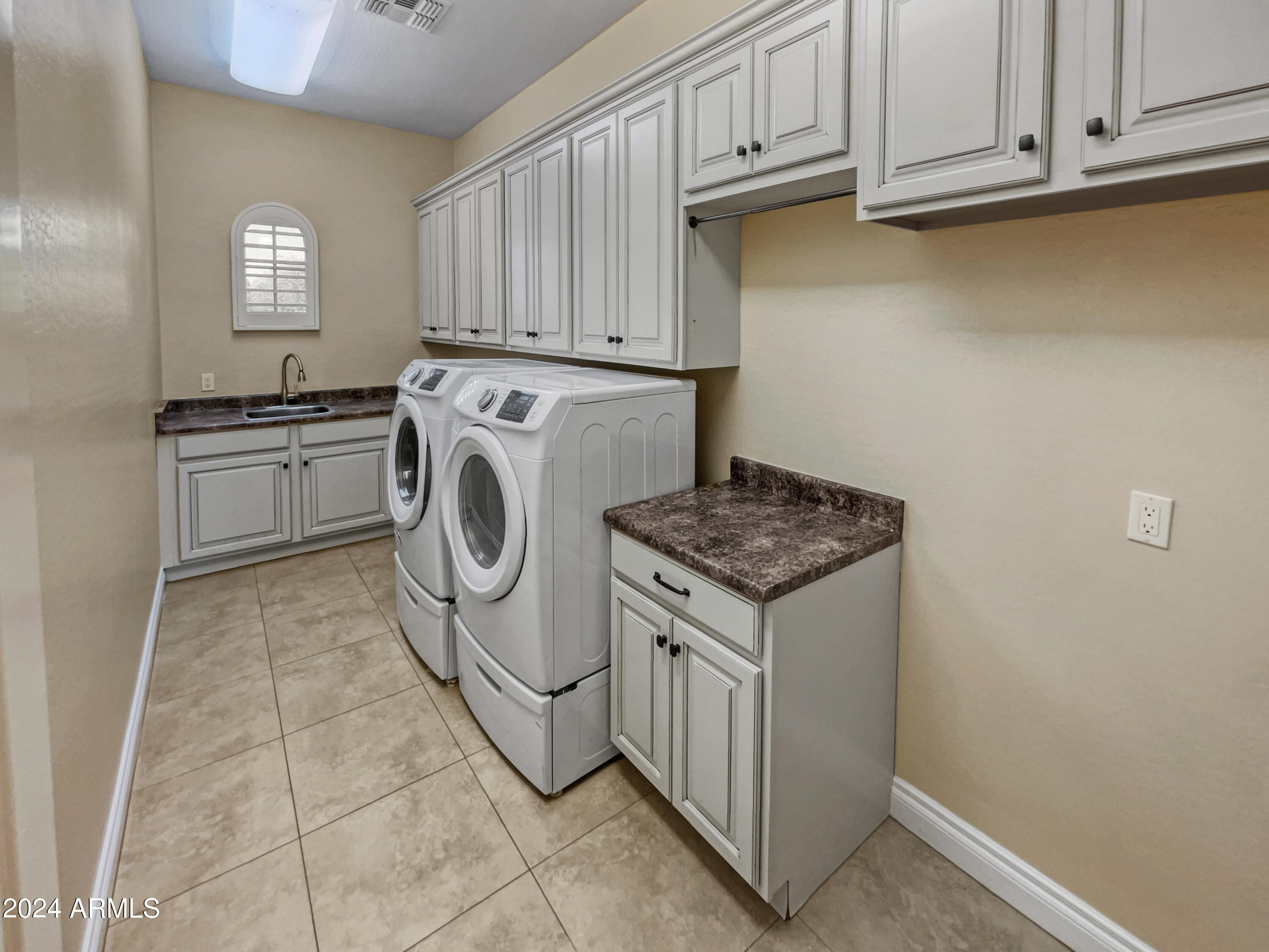 2909 E WILDHORSE Drive