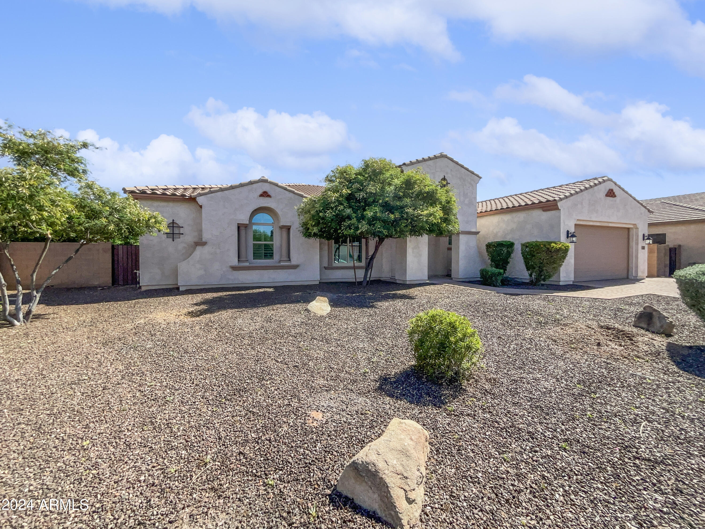 2909 E WILDHORSE Drive