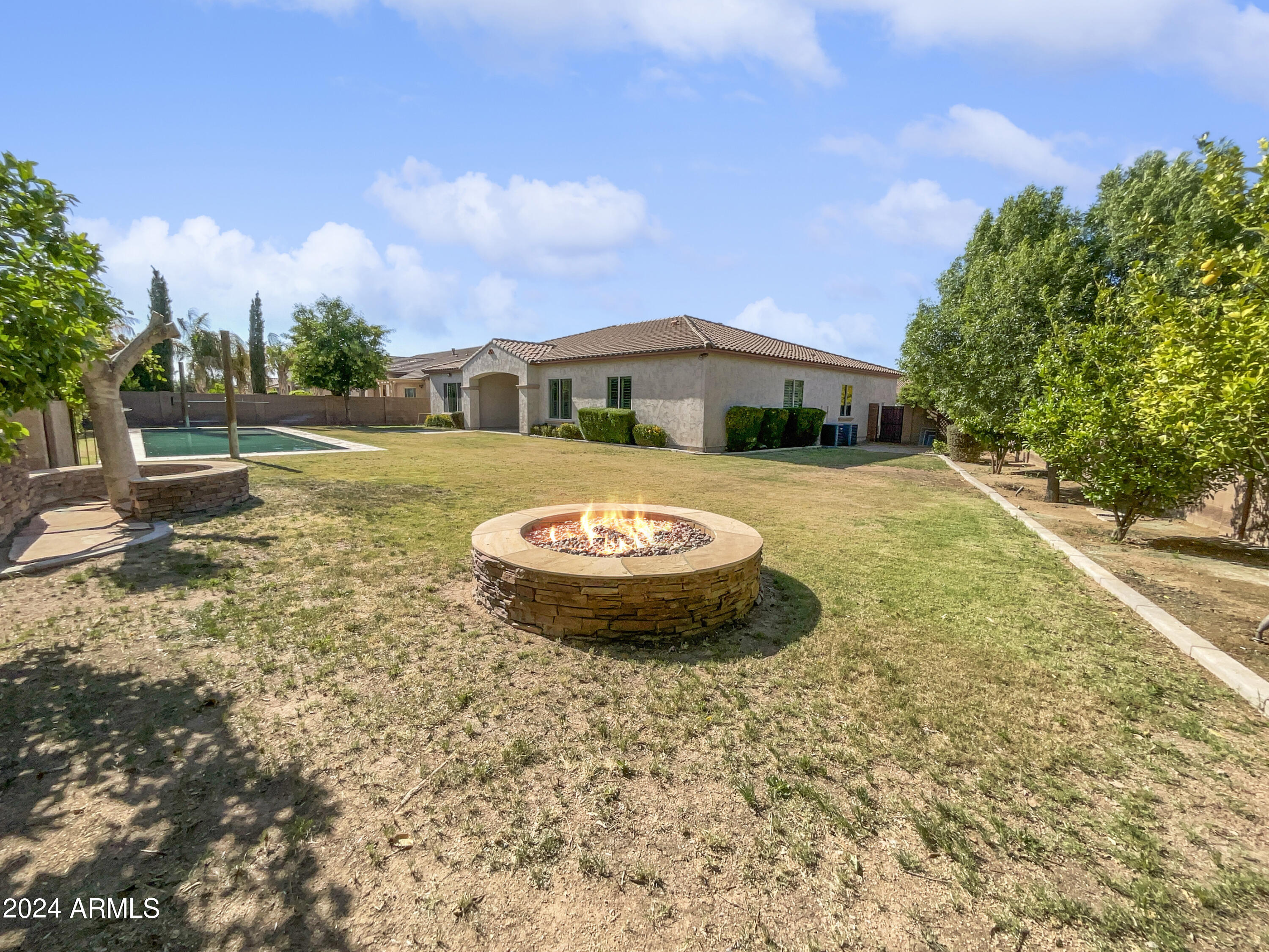 2909 E WILDHORSE Drive