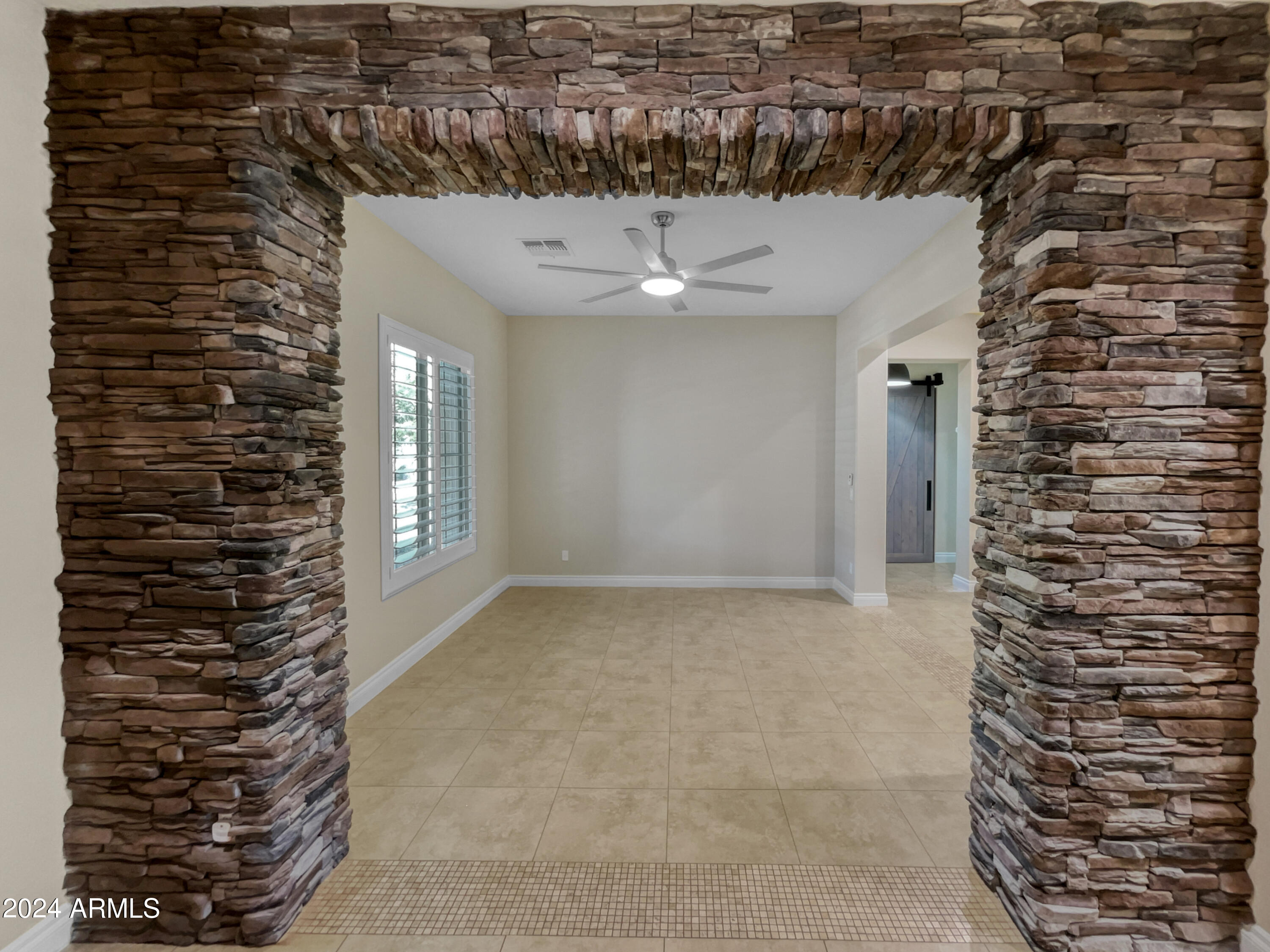 2909 E WILDHORSE Drive