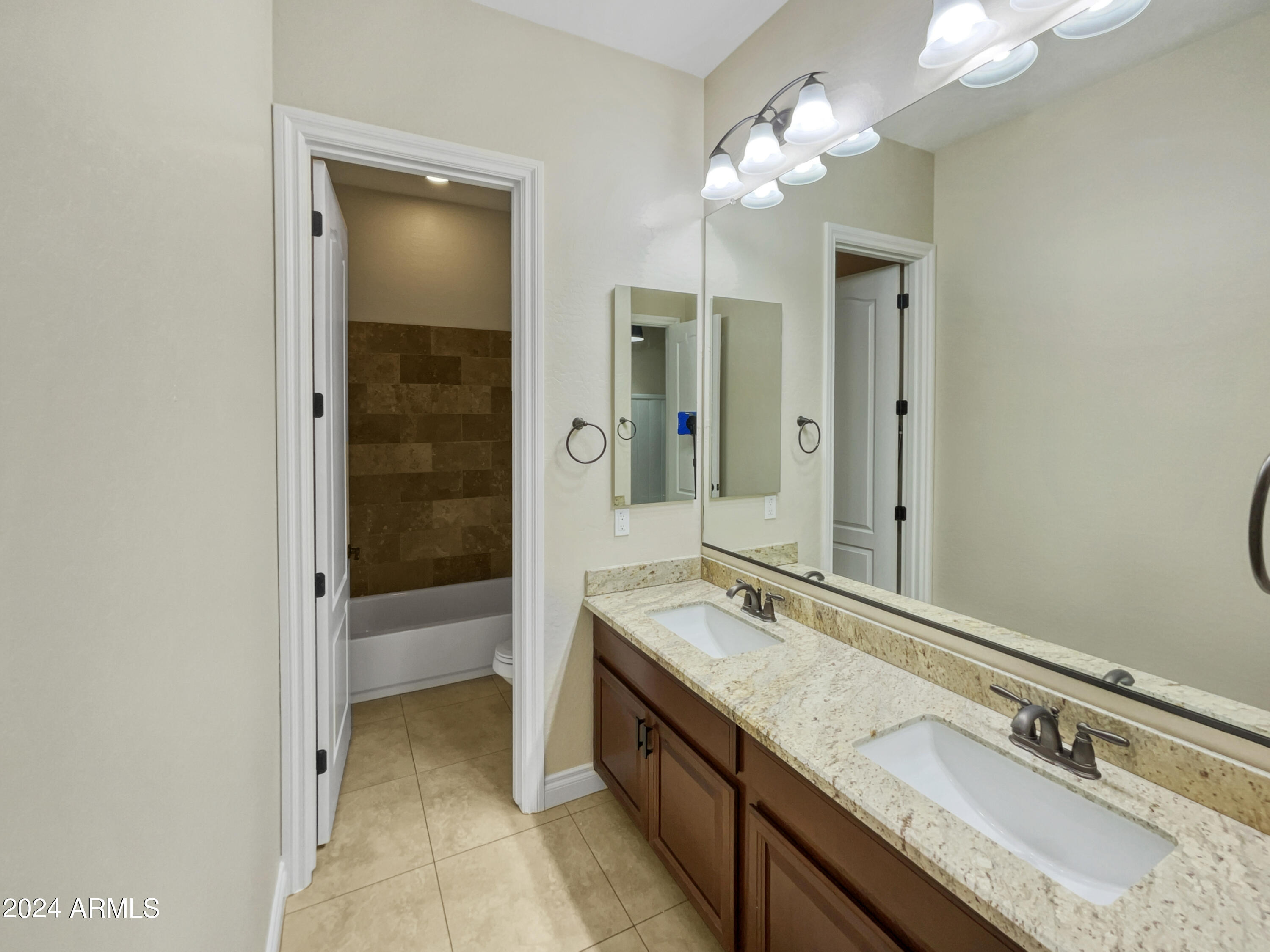 2909 E WILDHORSE Drive