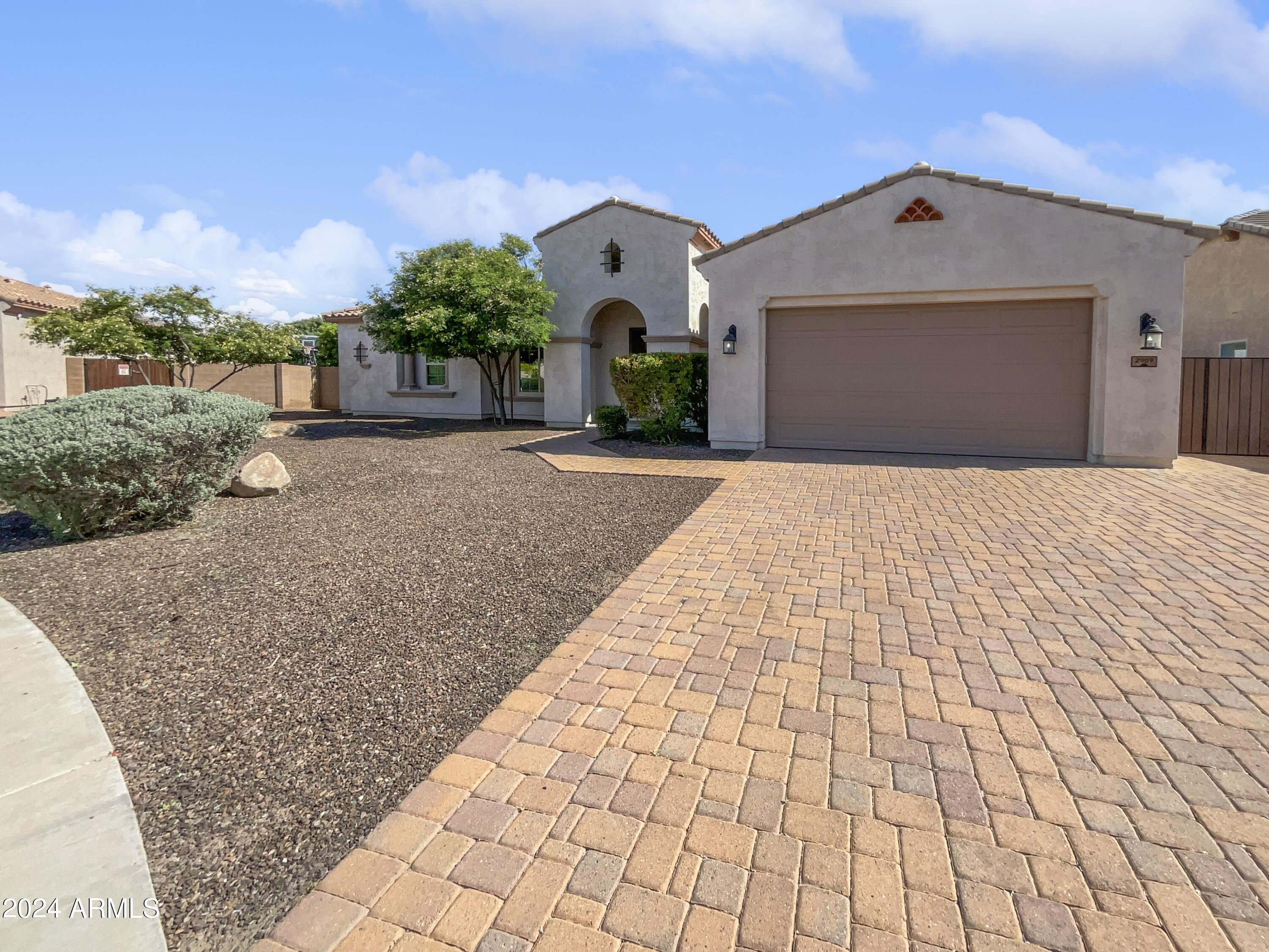 2909 E WILDHORSE Drive