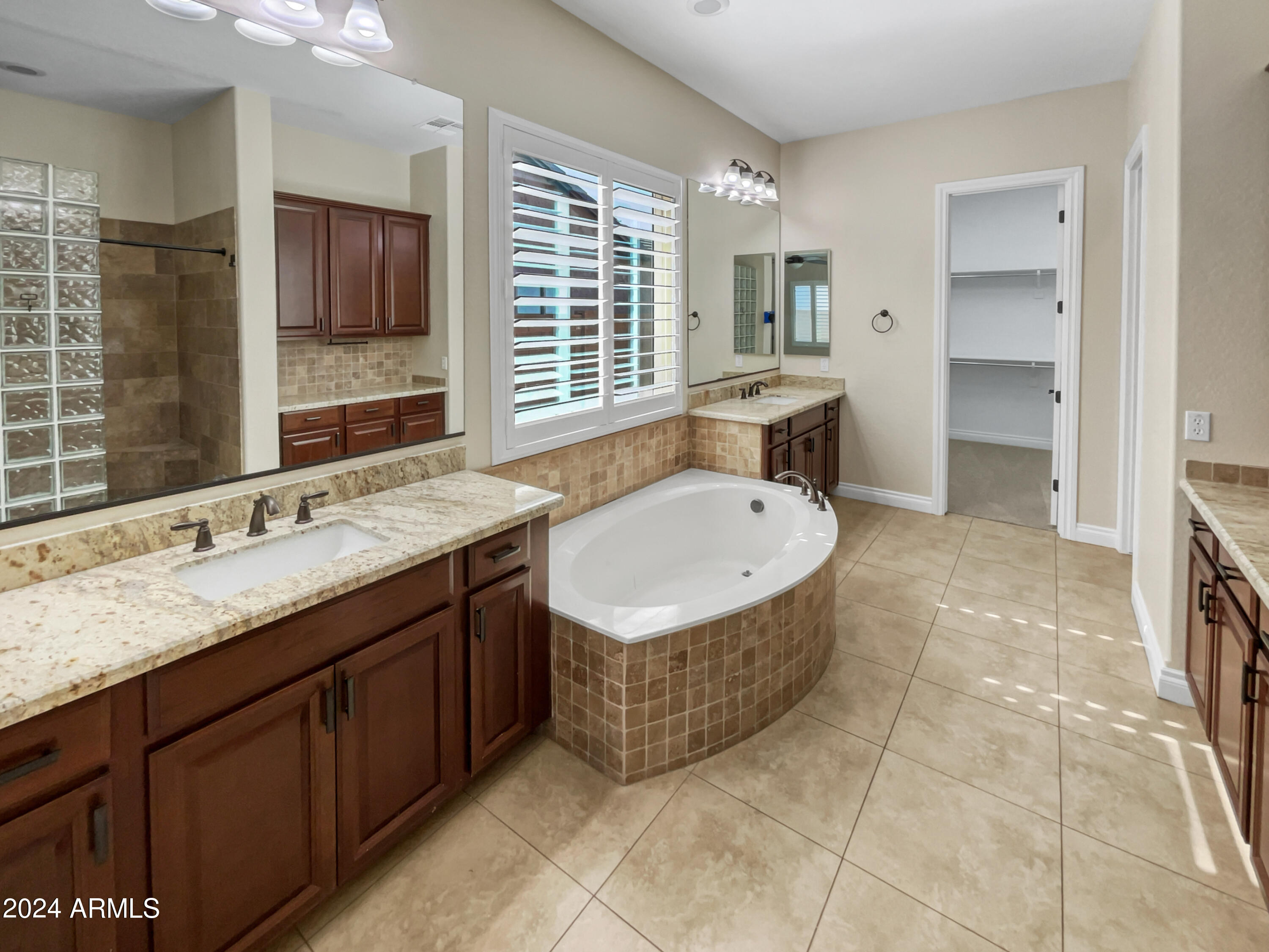 2909 E WILDHORSE Drive