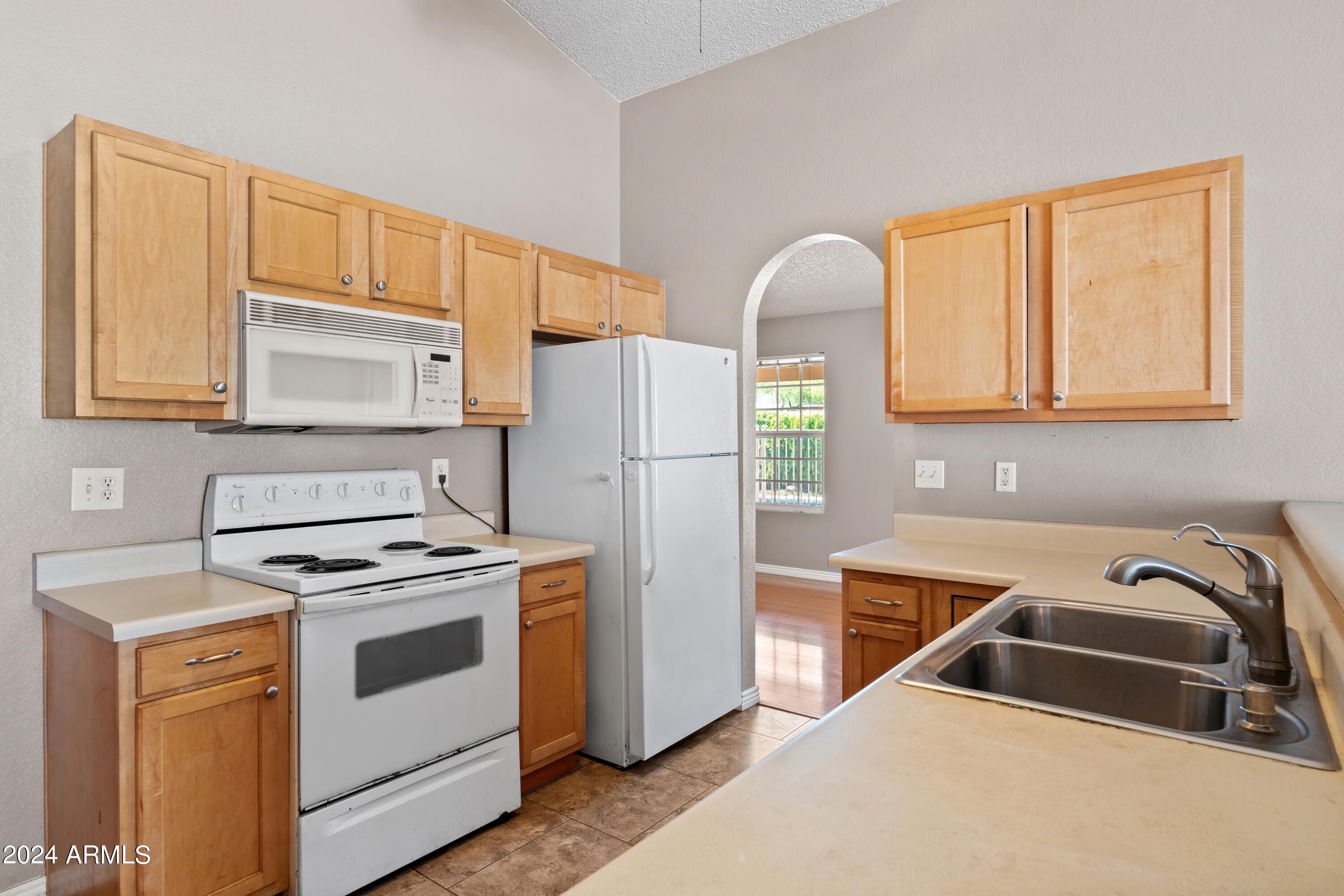 4002 E WESCOTT Drive