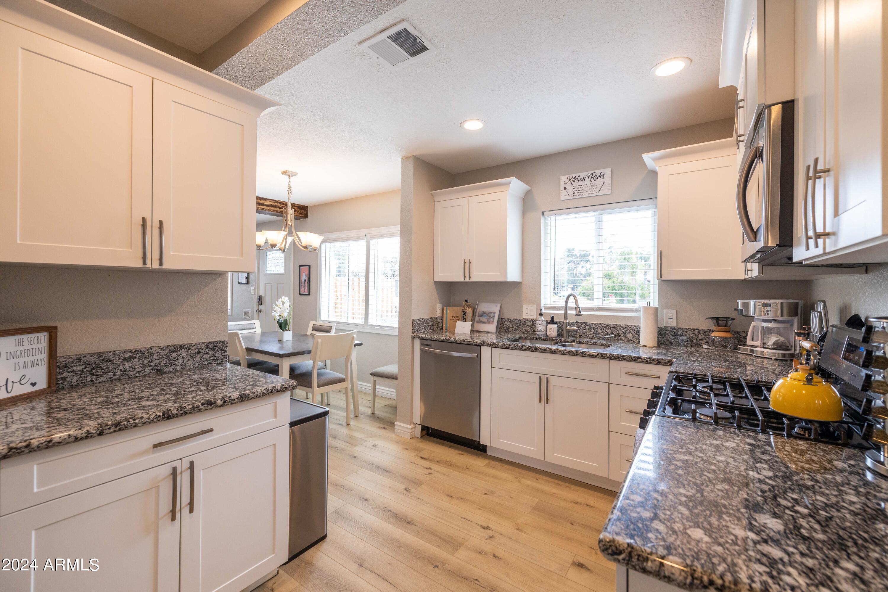 1908 E GLENROSA Avenue