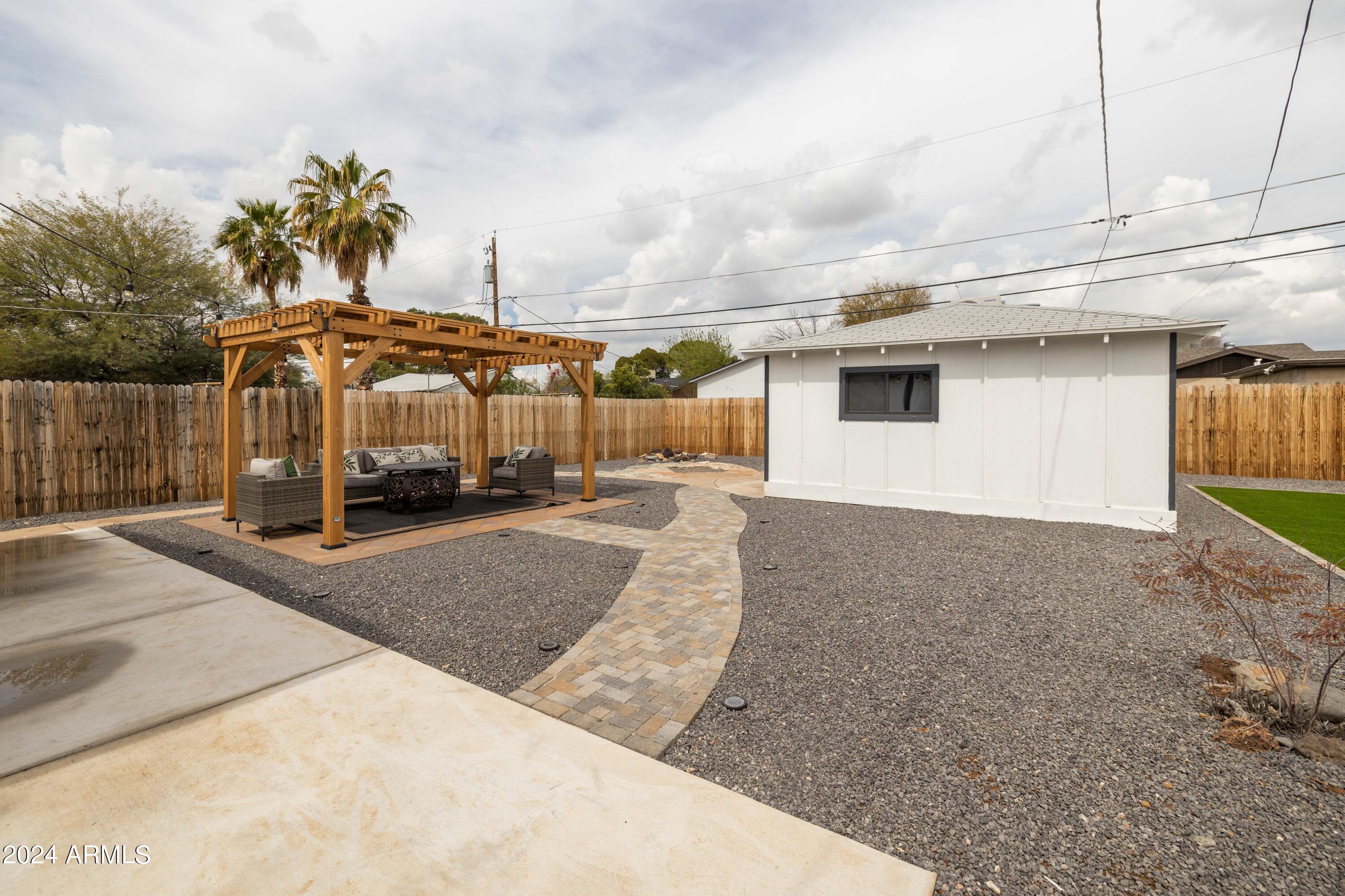 1908 E GLENROSA Avenue