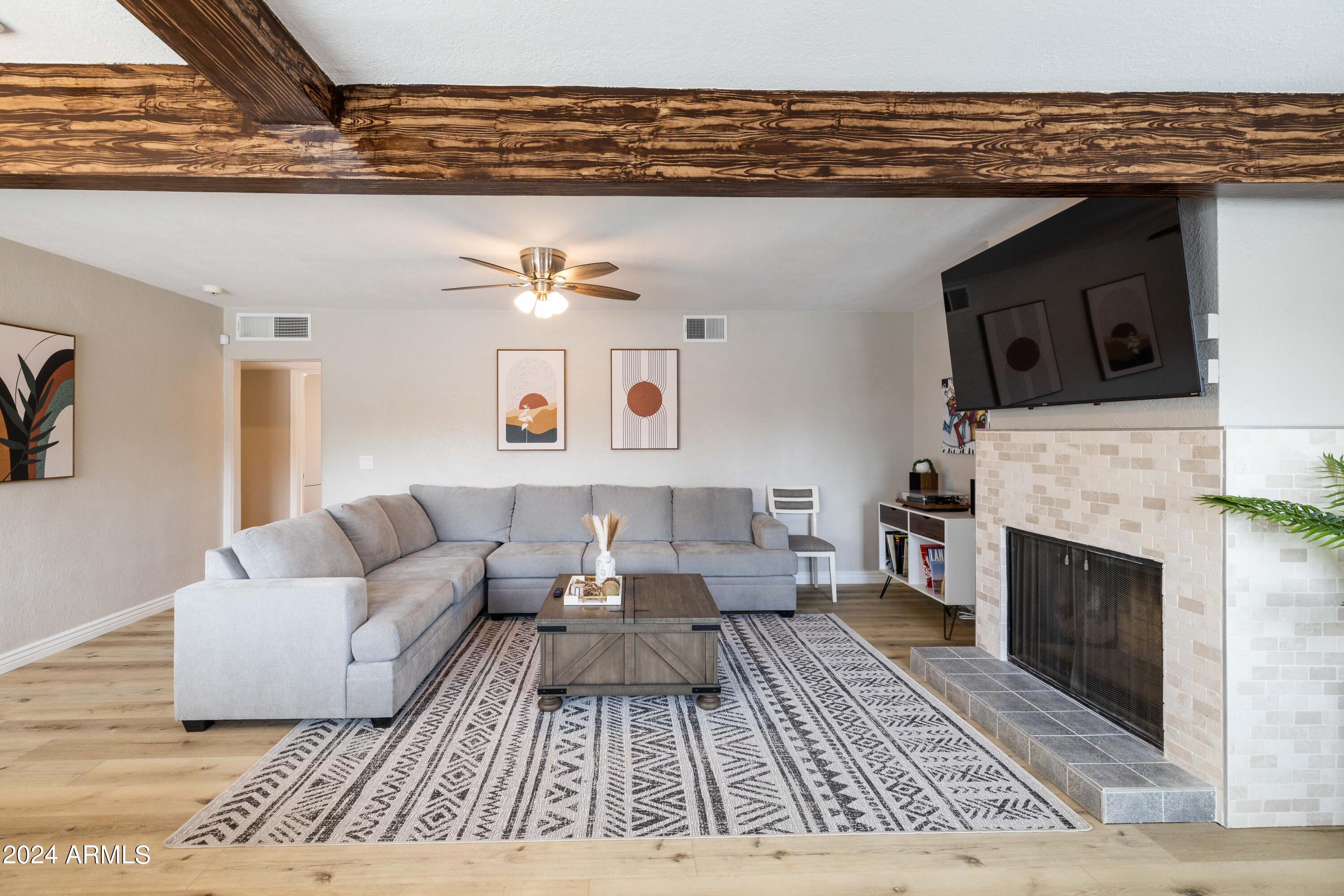 1908 E GLENROSA Avenue