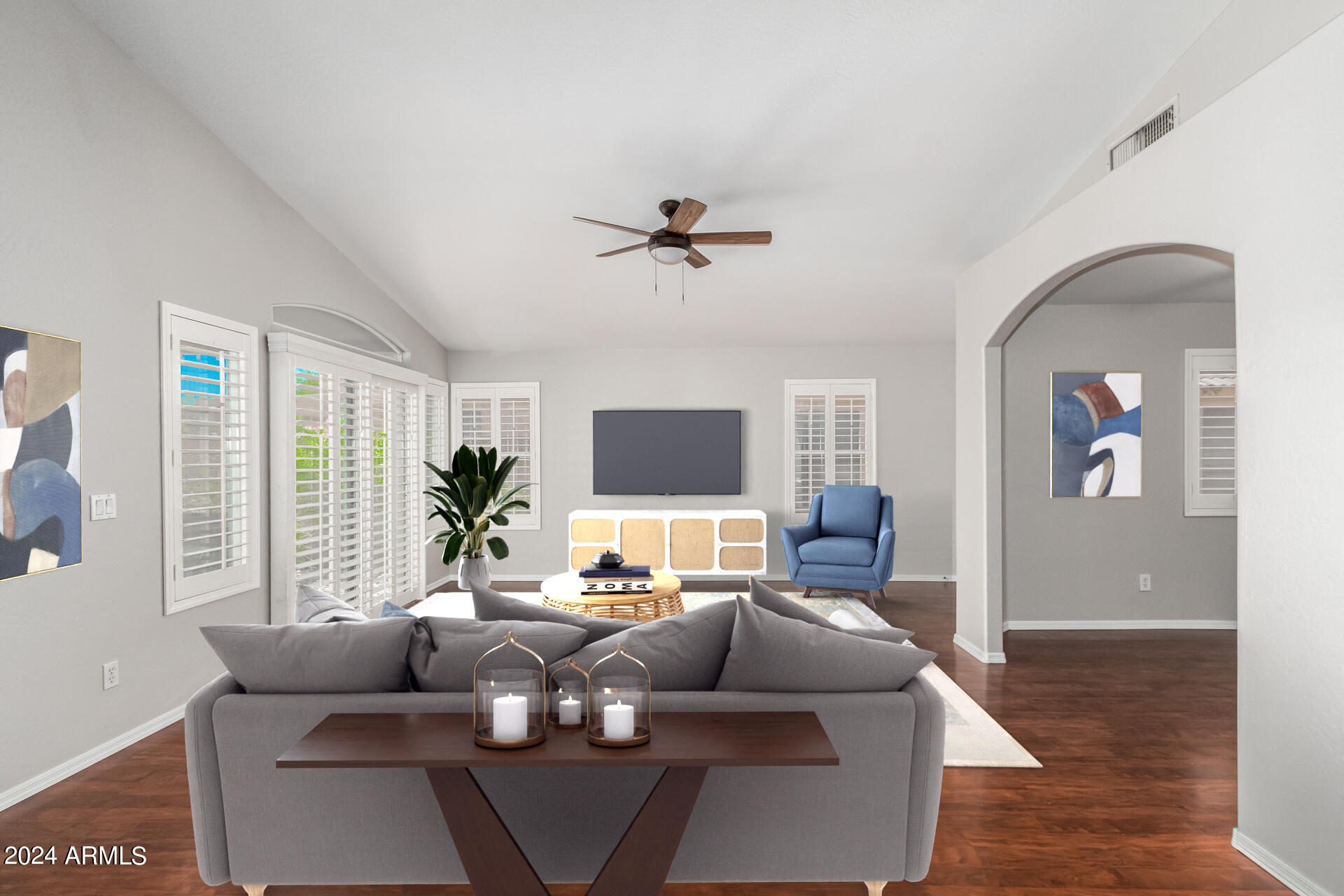 913 E BLACKHAWK Drive