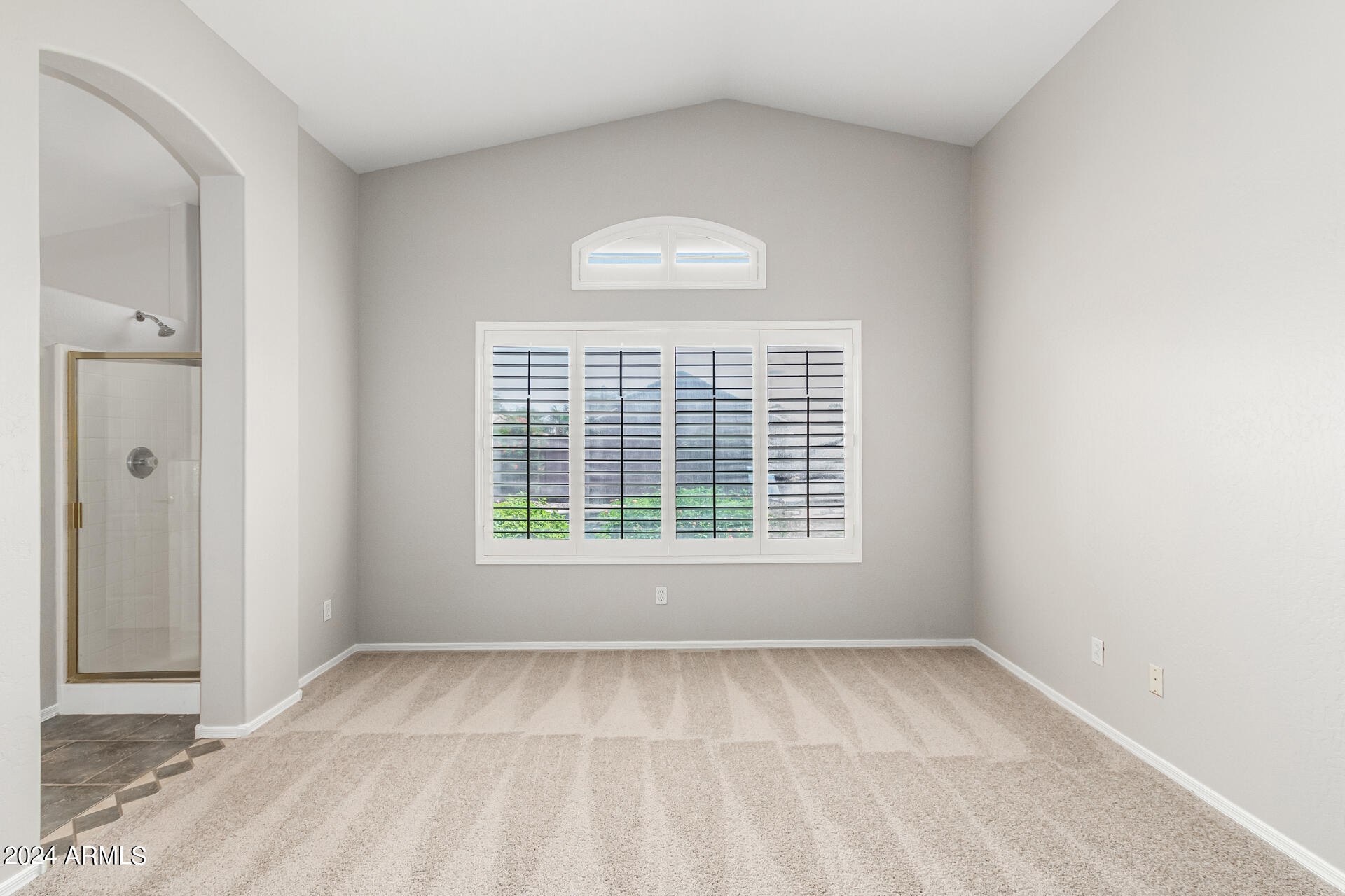 913 E BLACKHAWK Drive