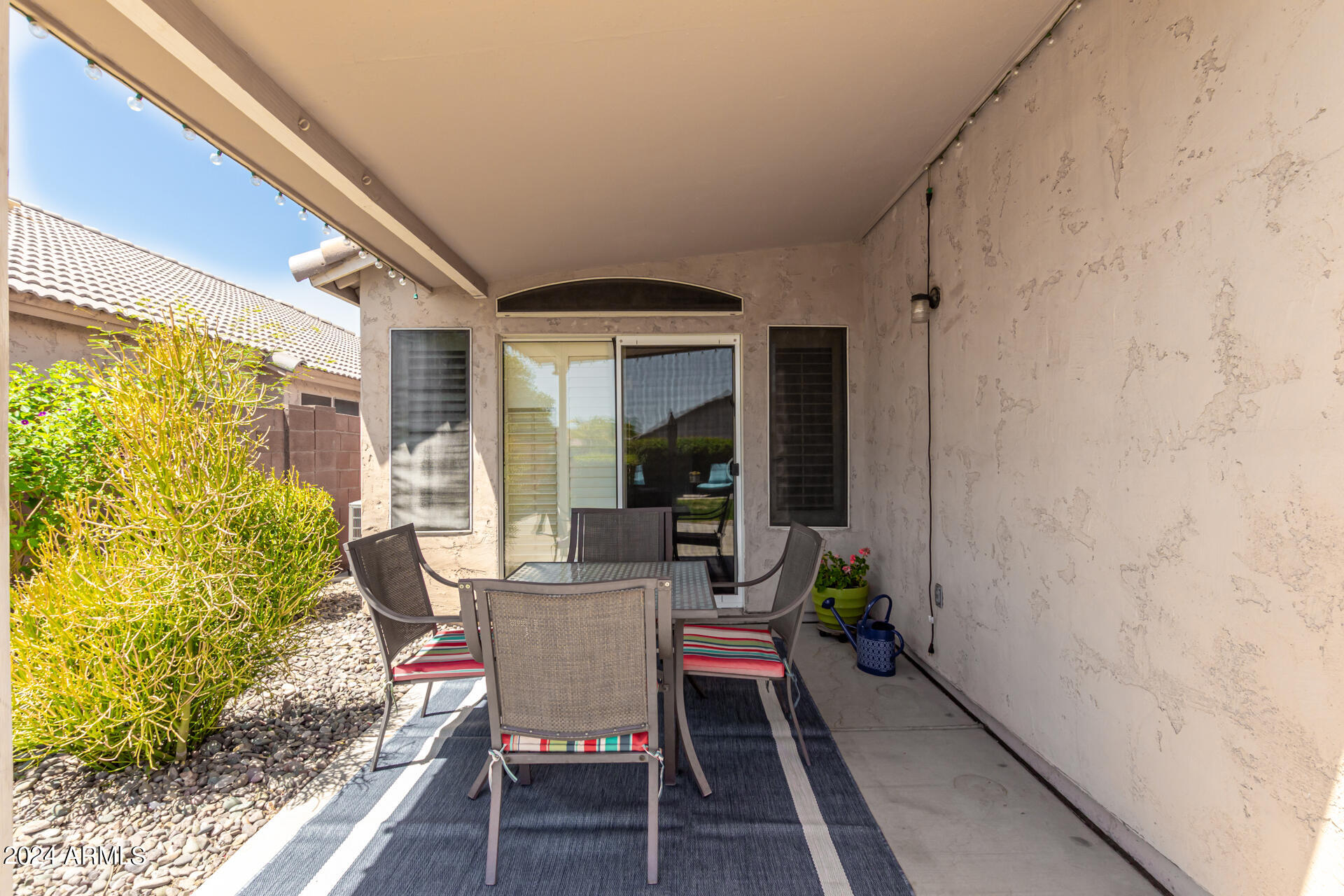 913 E BLACKHAWK Drive