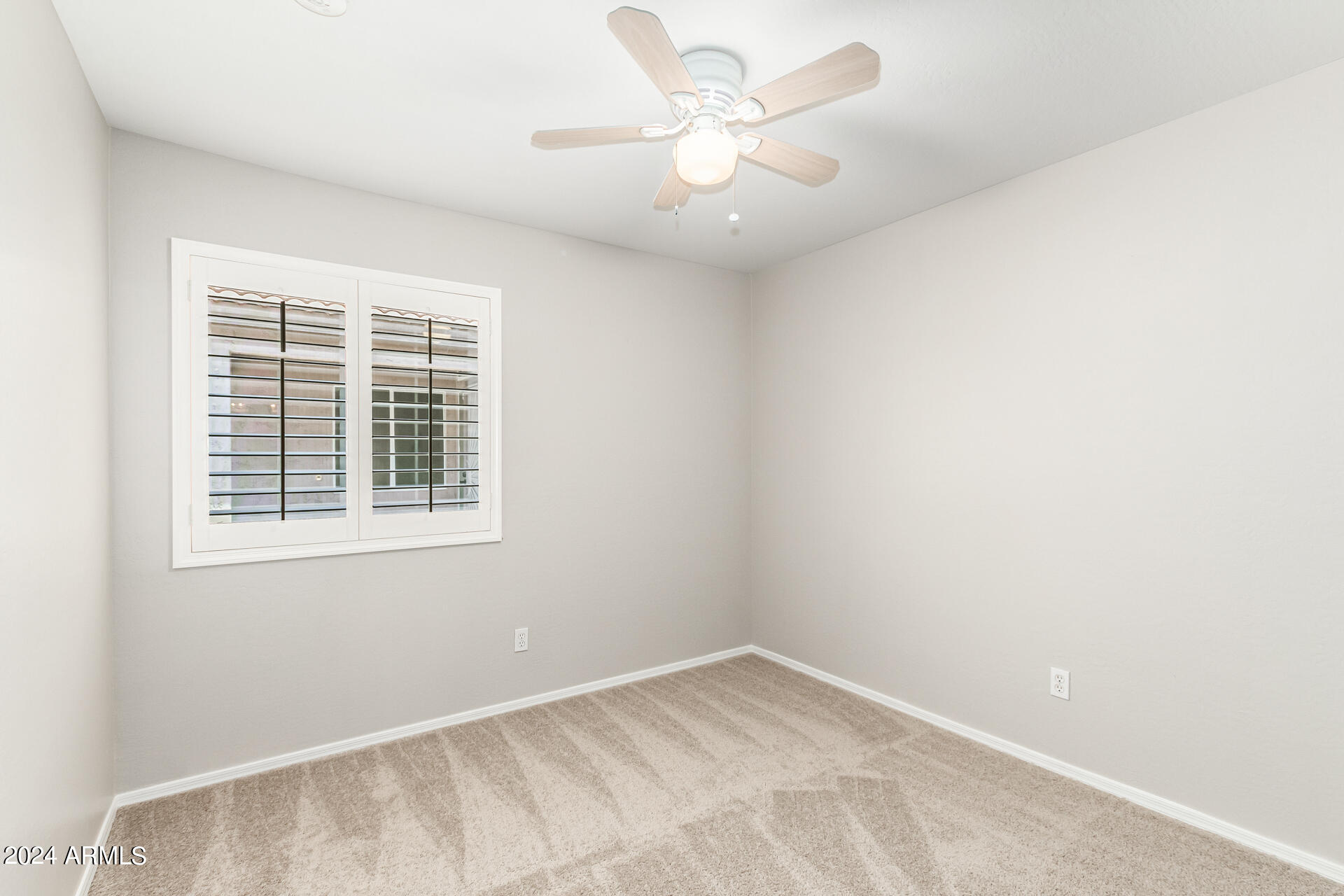 913 E BLACKHAWK Drive