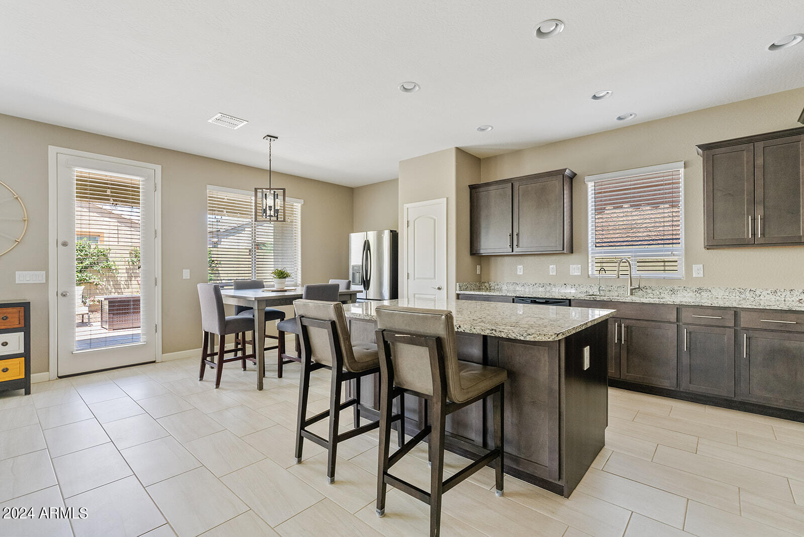 1024 W INDIGO Street