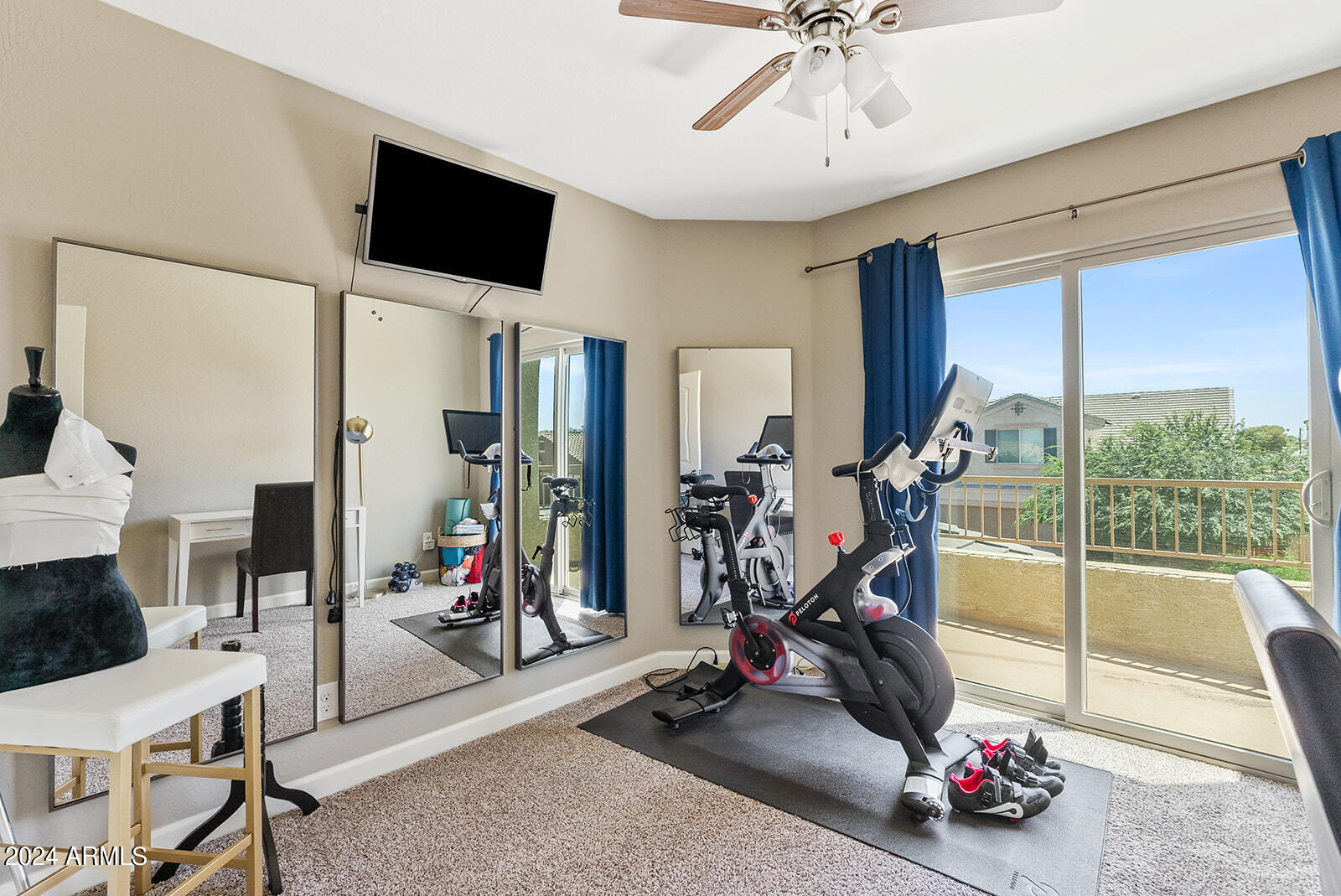 1024 W INDIGO Street