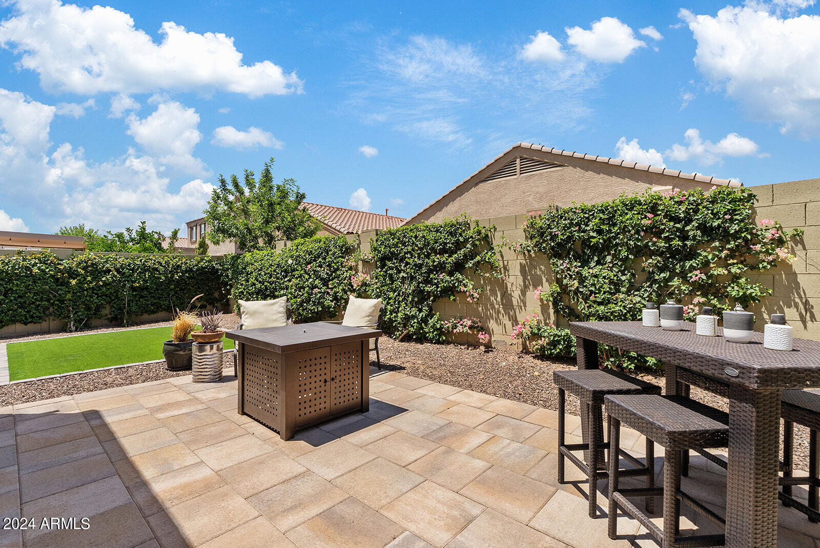 1024 W INDIGO Street