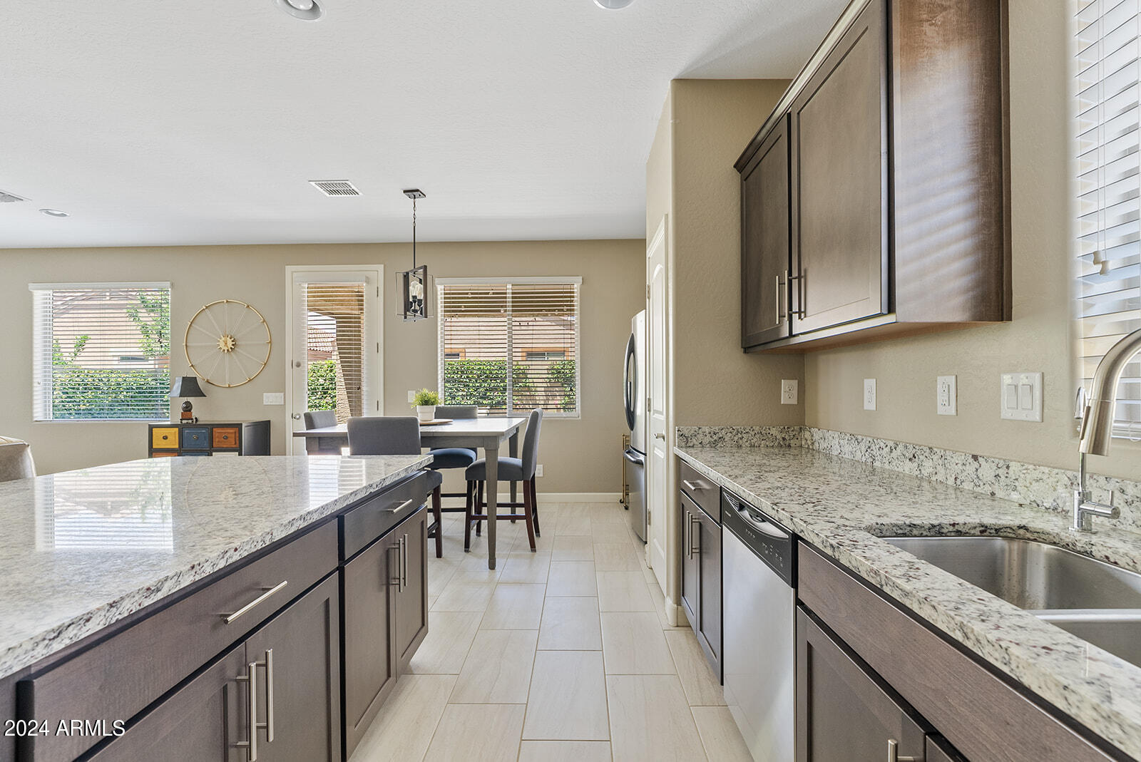 1024 W INDIGO Street