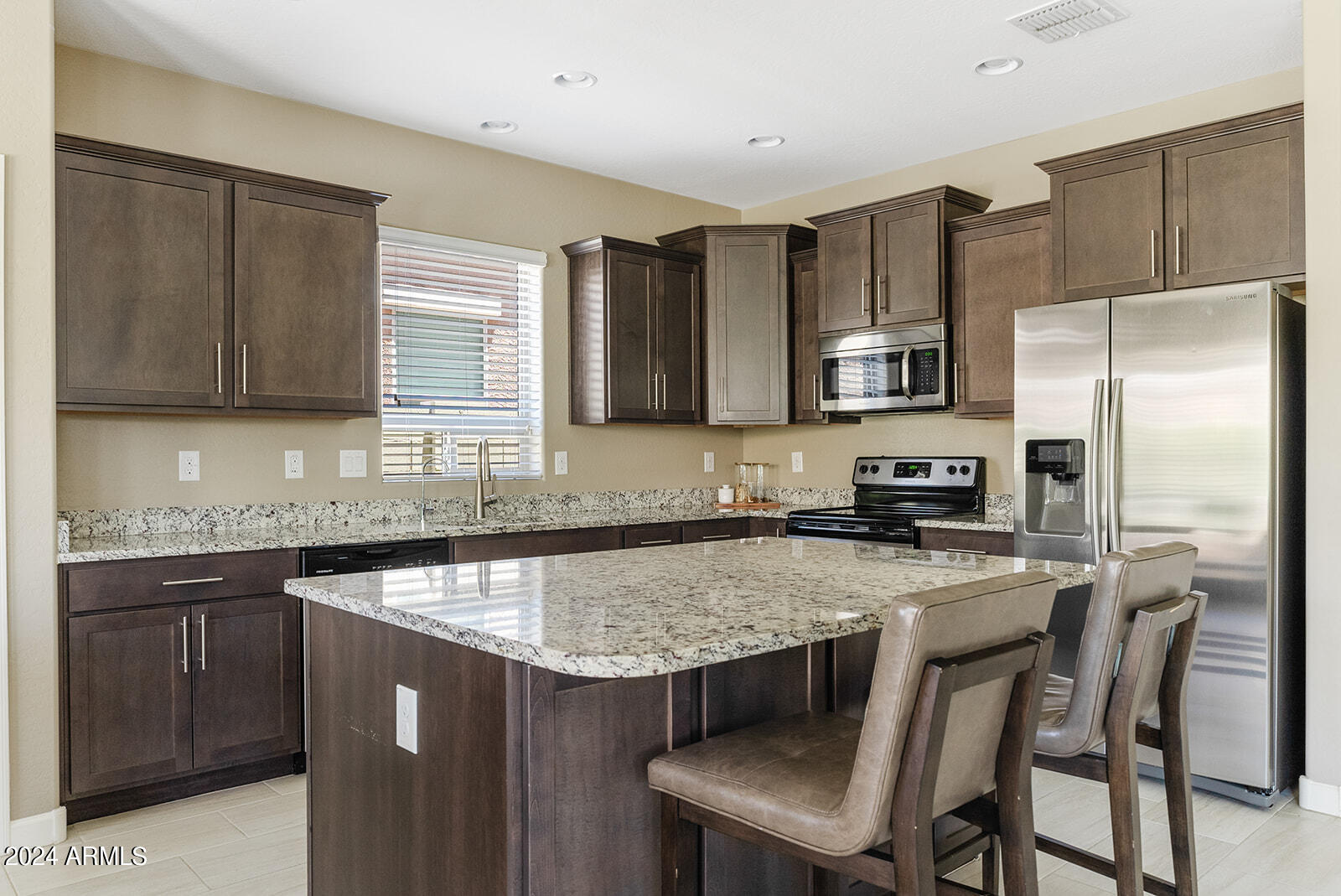 1024 W INDIGO Street