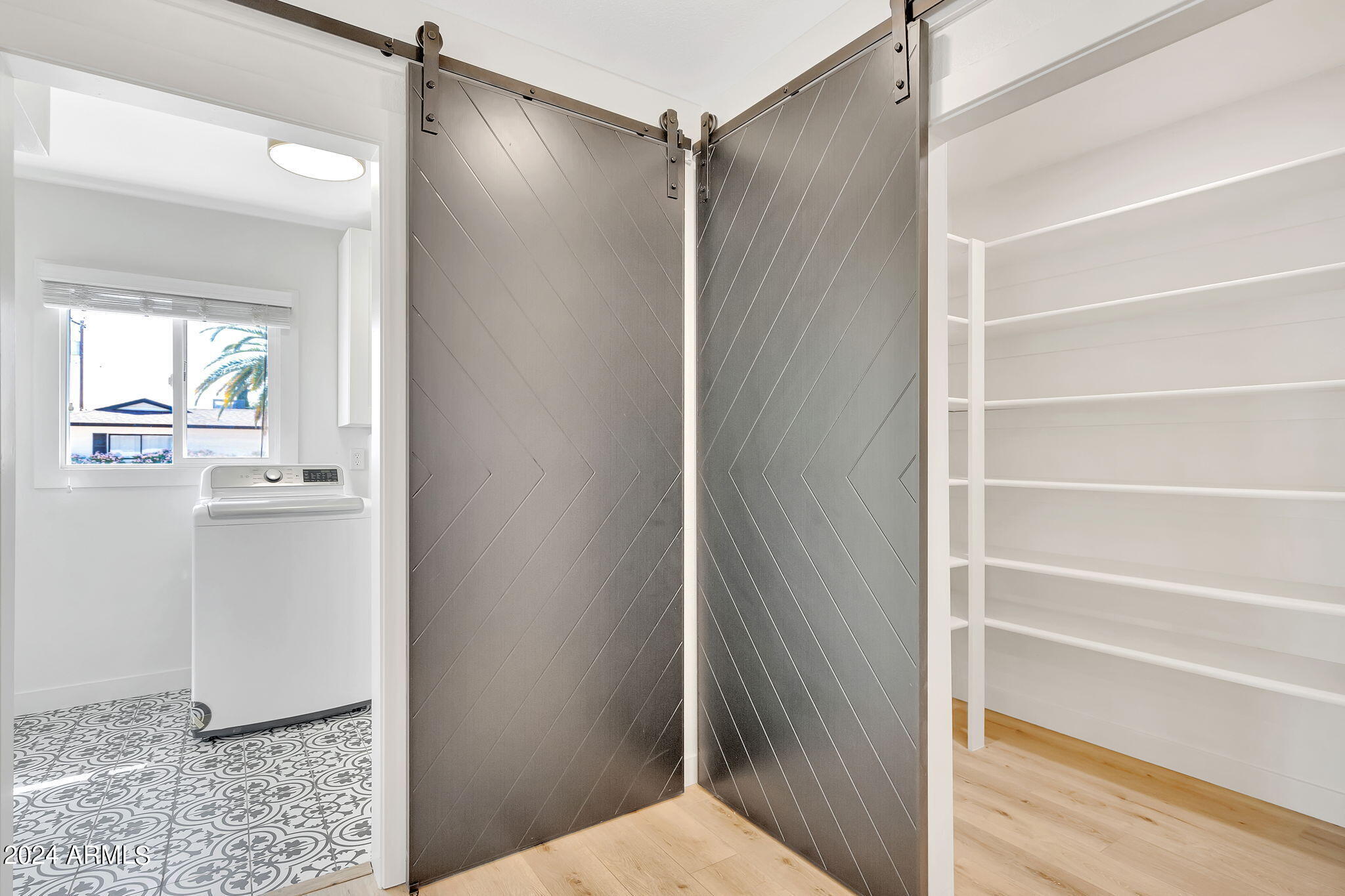 8450 E LINCOLN Drive