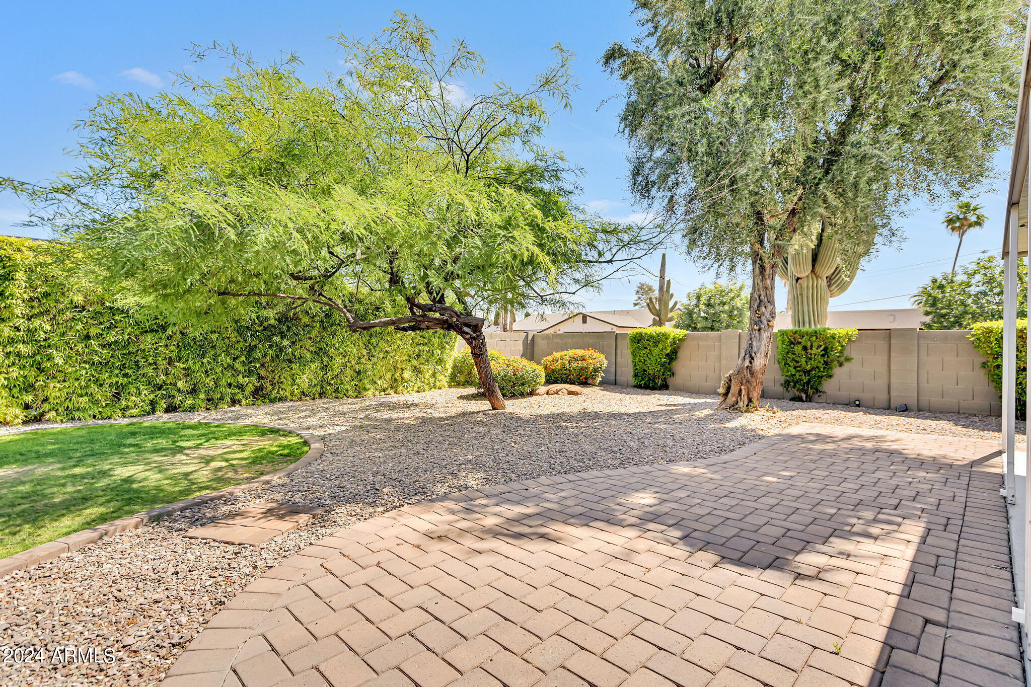 8450 E LINCOLN Drive