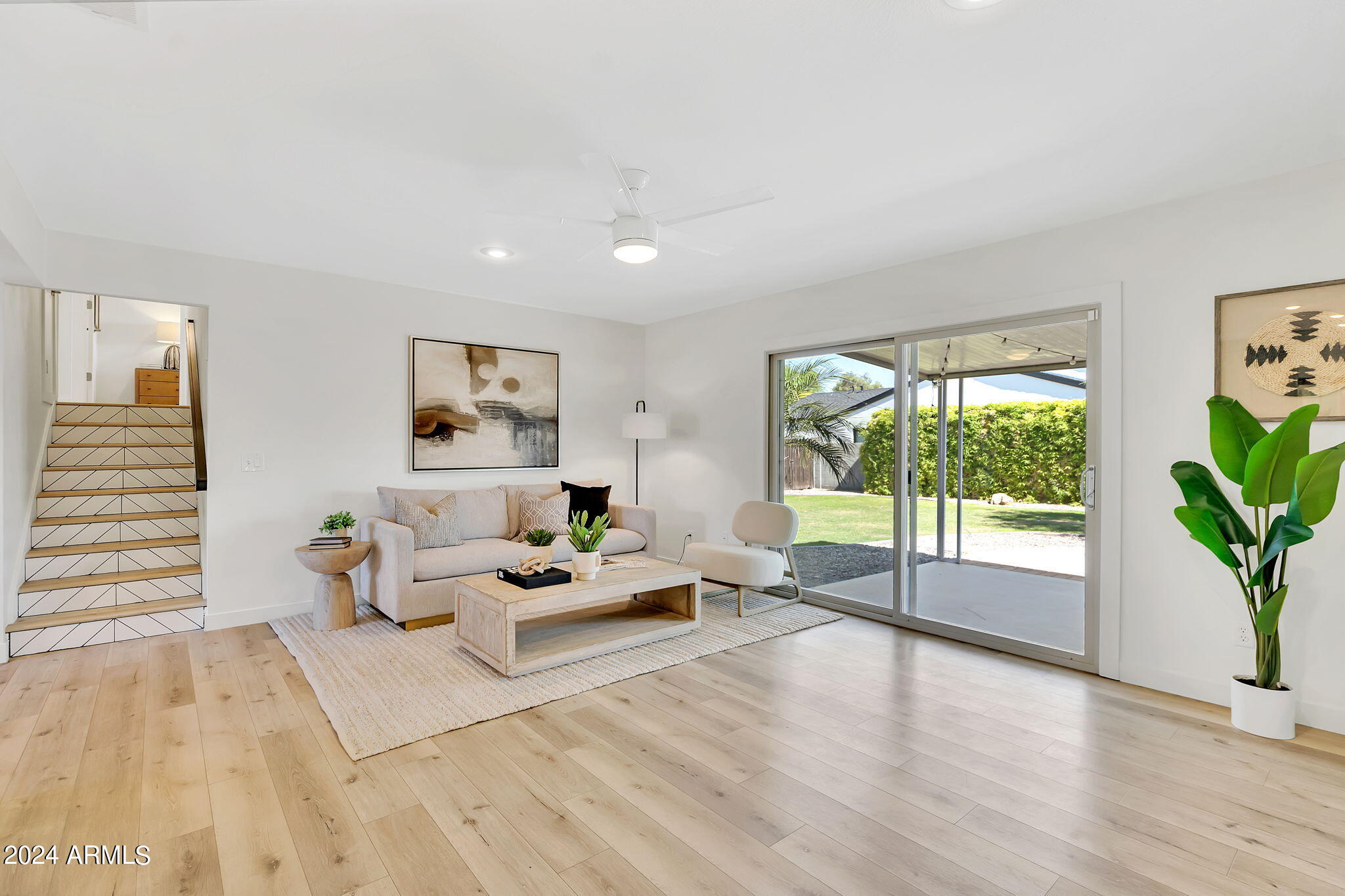 8450 E LINCOLN Drive