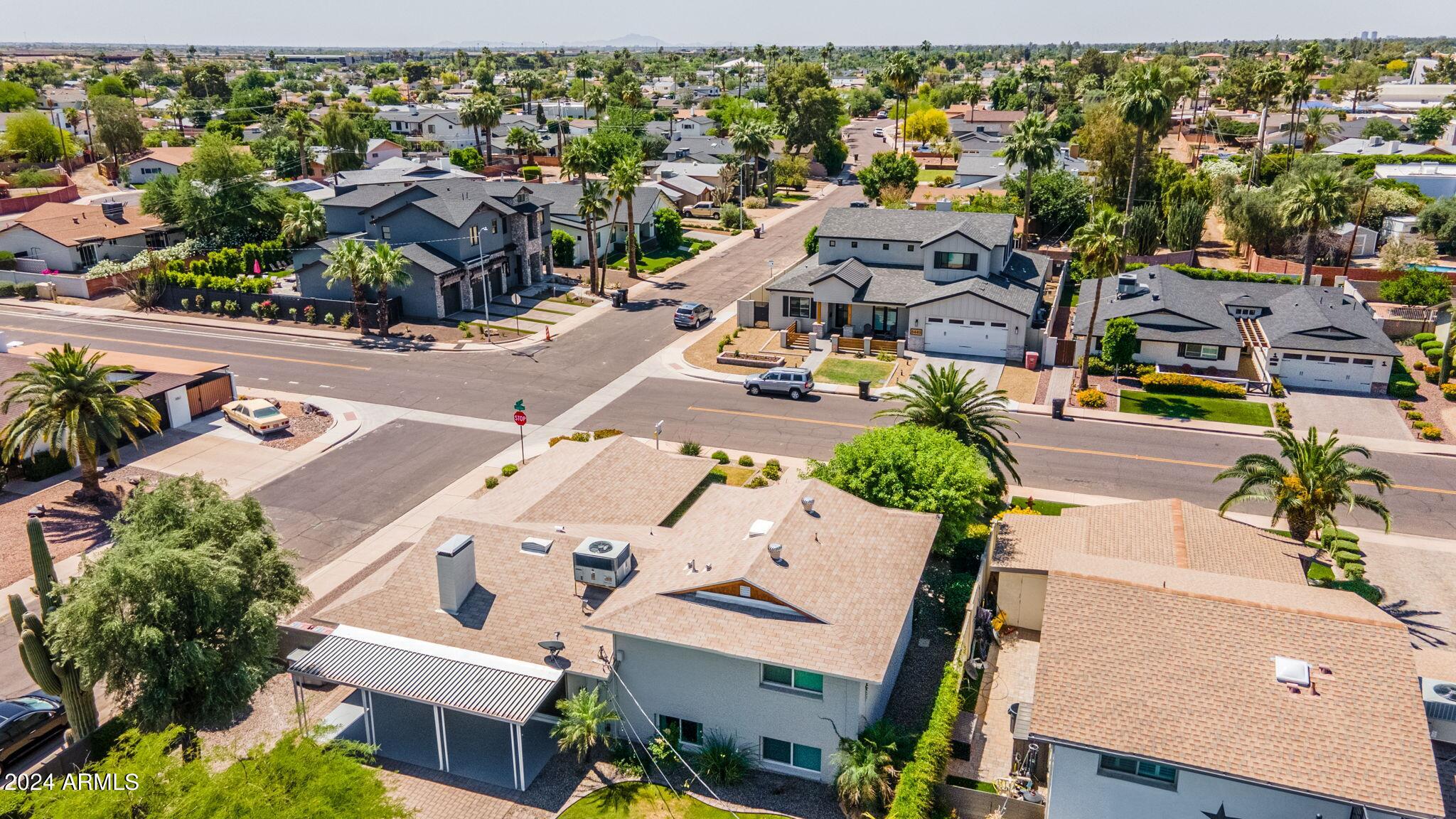 8450 E LINCOLN Drive