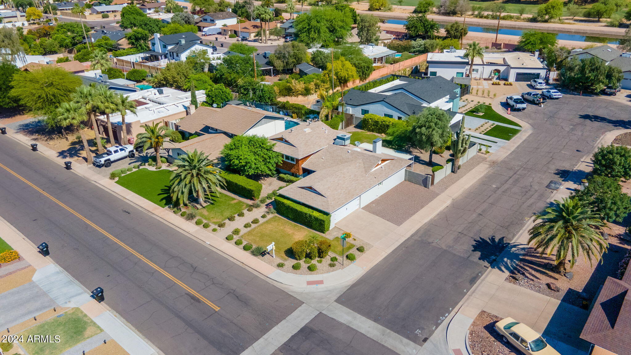 8450 E LINCOLN Drive