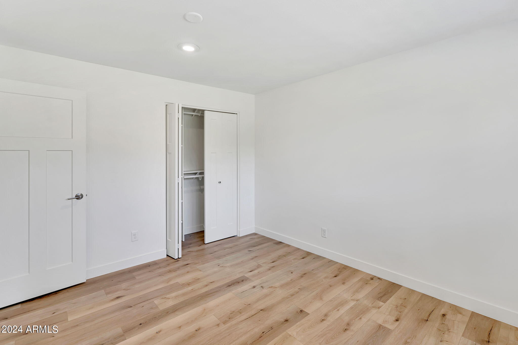 8450 E LINCOLN Drive