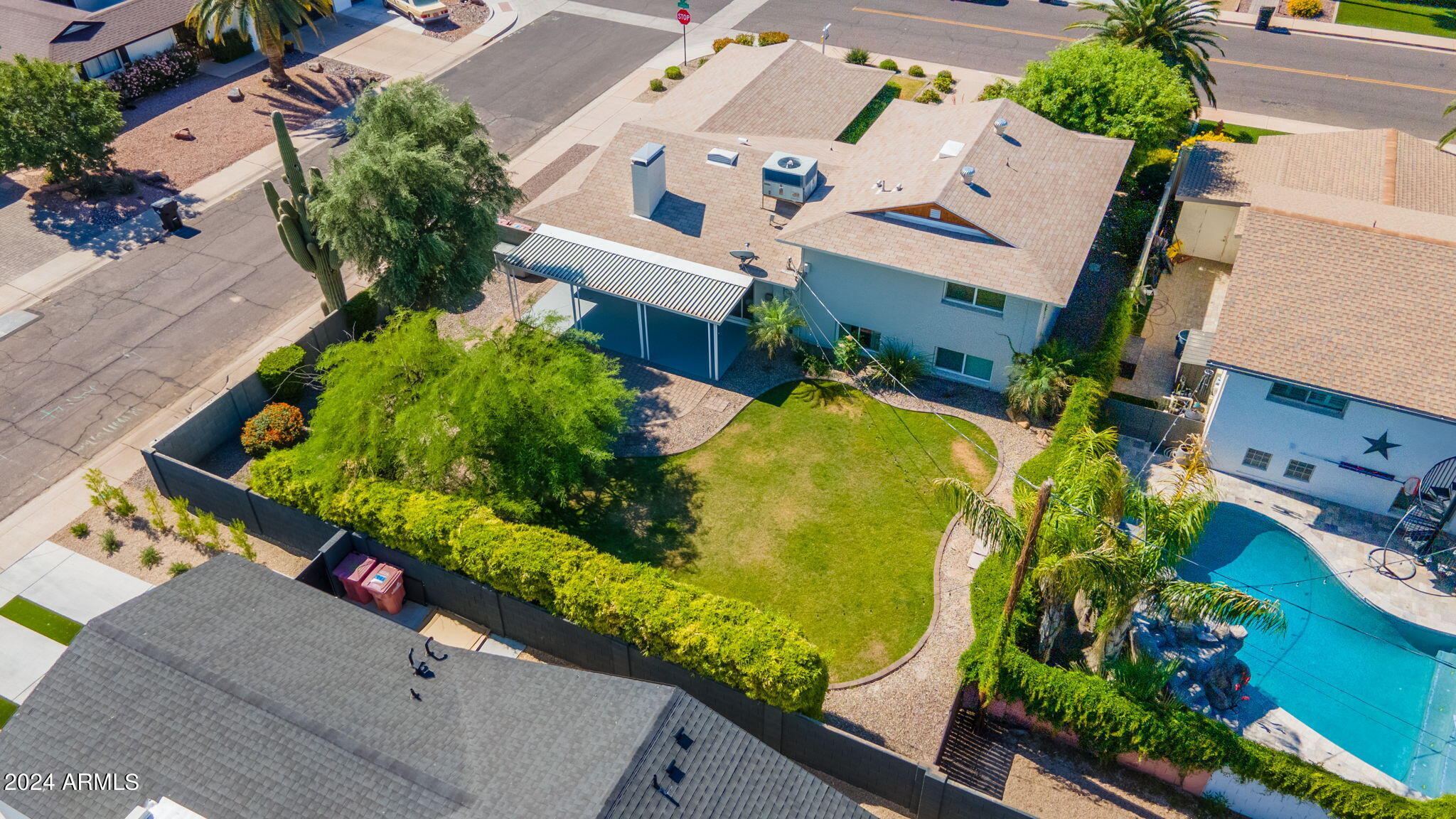 8450 E LINCOLN Drive