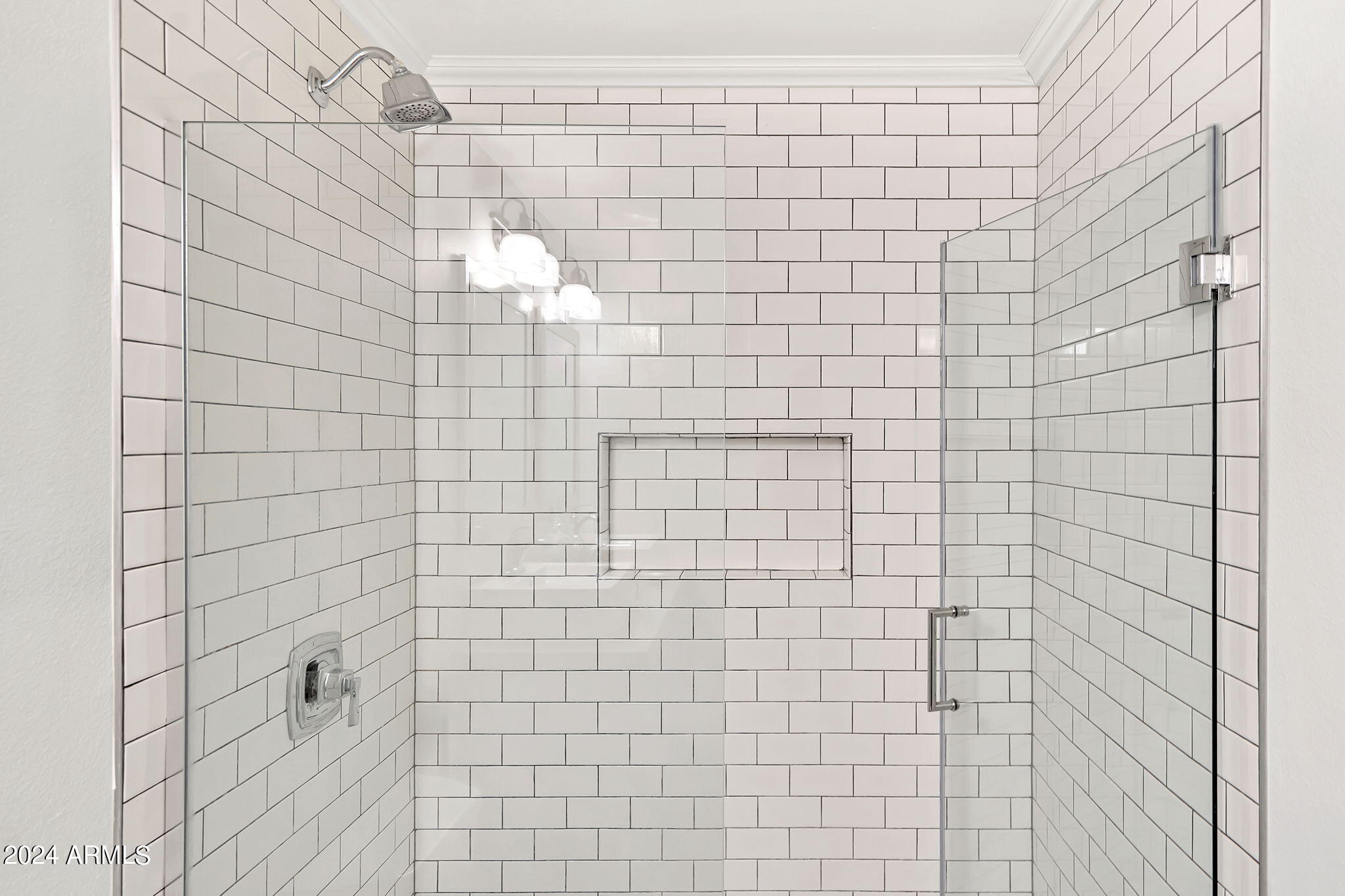 8450 E LINCOLN Drive