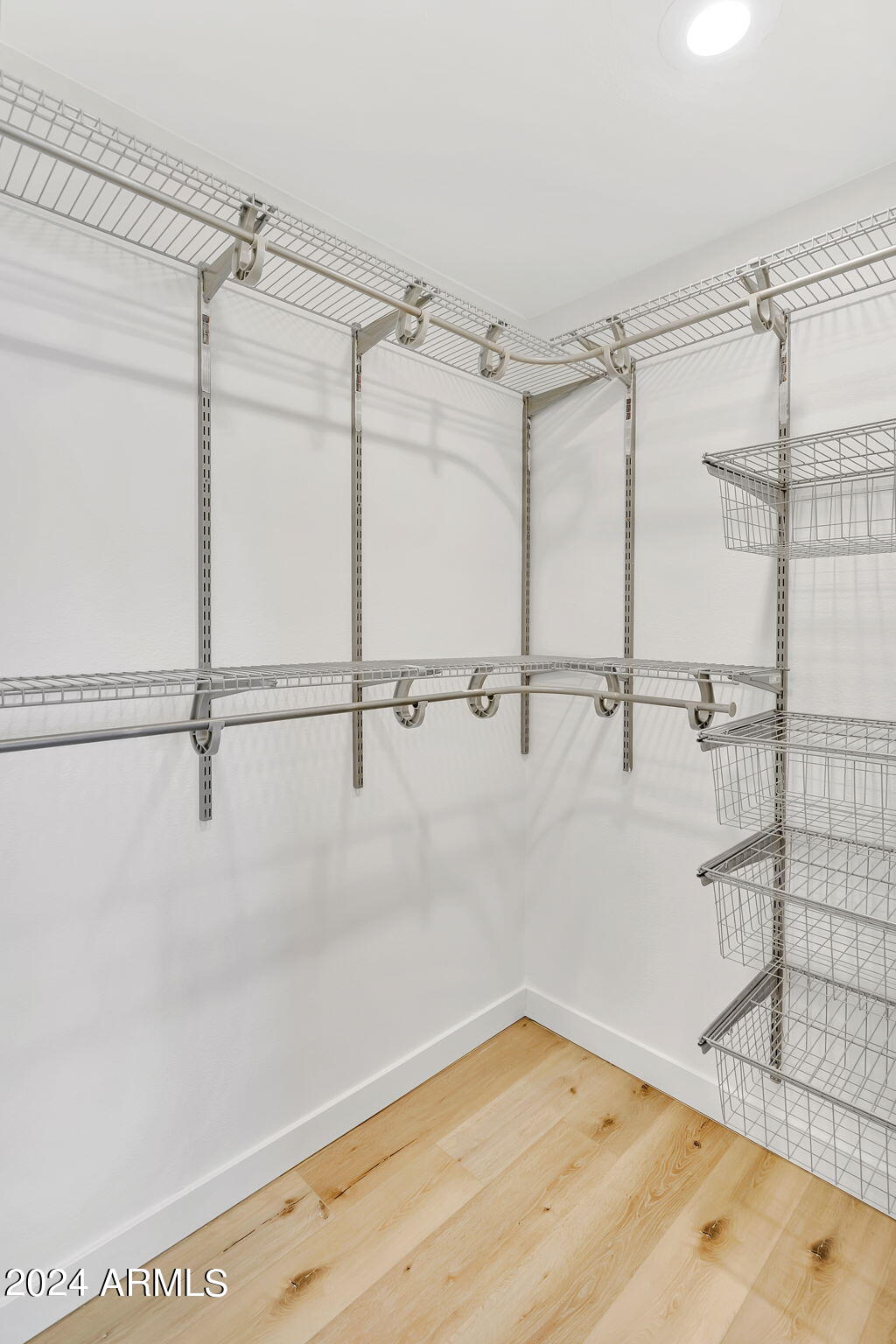 8450 E LINCOLN Drive