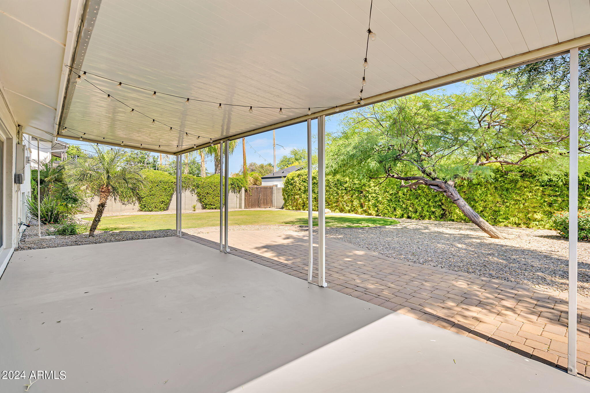 8450 E LINCOLN Drive