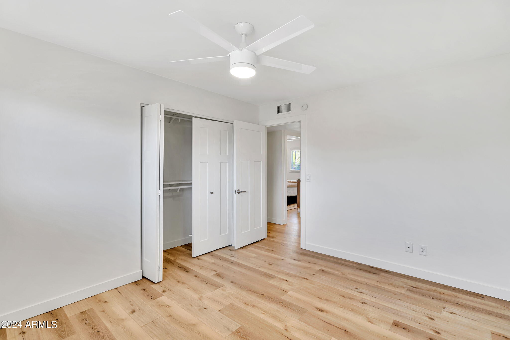 8450 E LINCOLN Drive